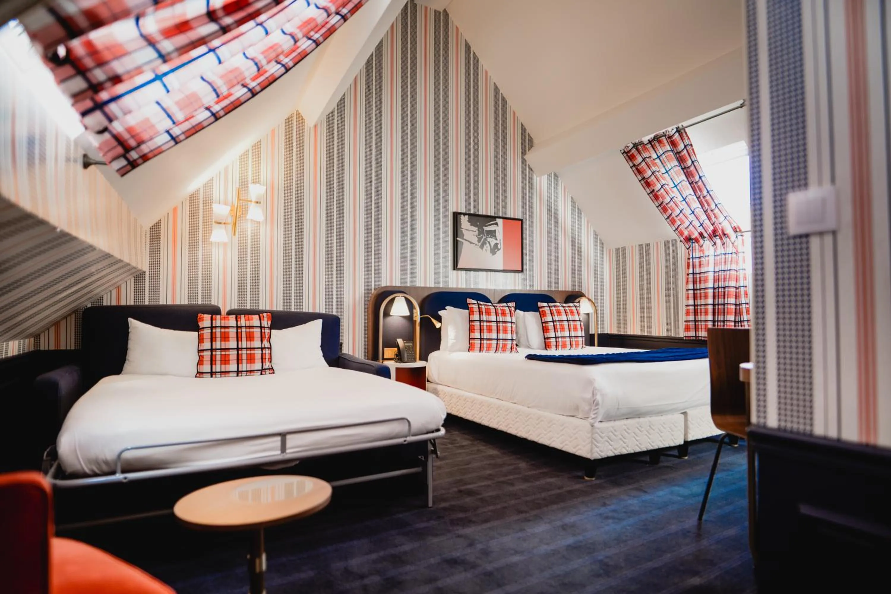 Photo of the whole room, Bed in Hôtel du Cheval Blanc - Paris Marne La Vallée