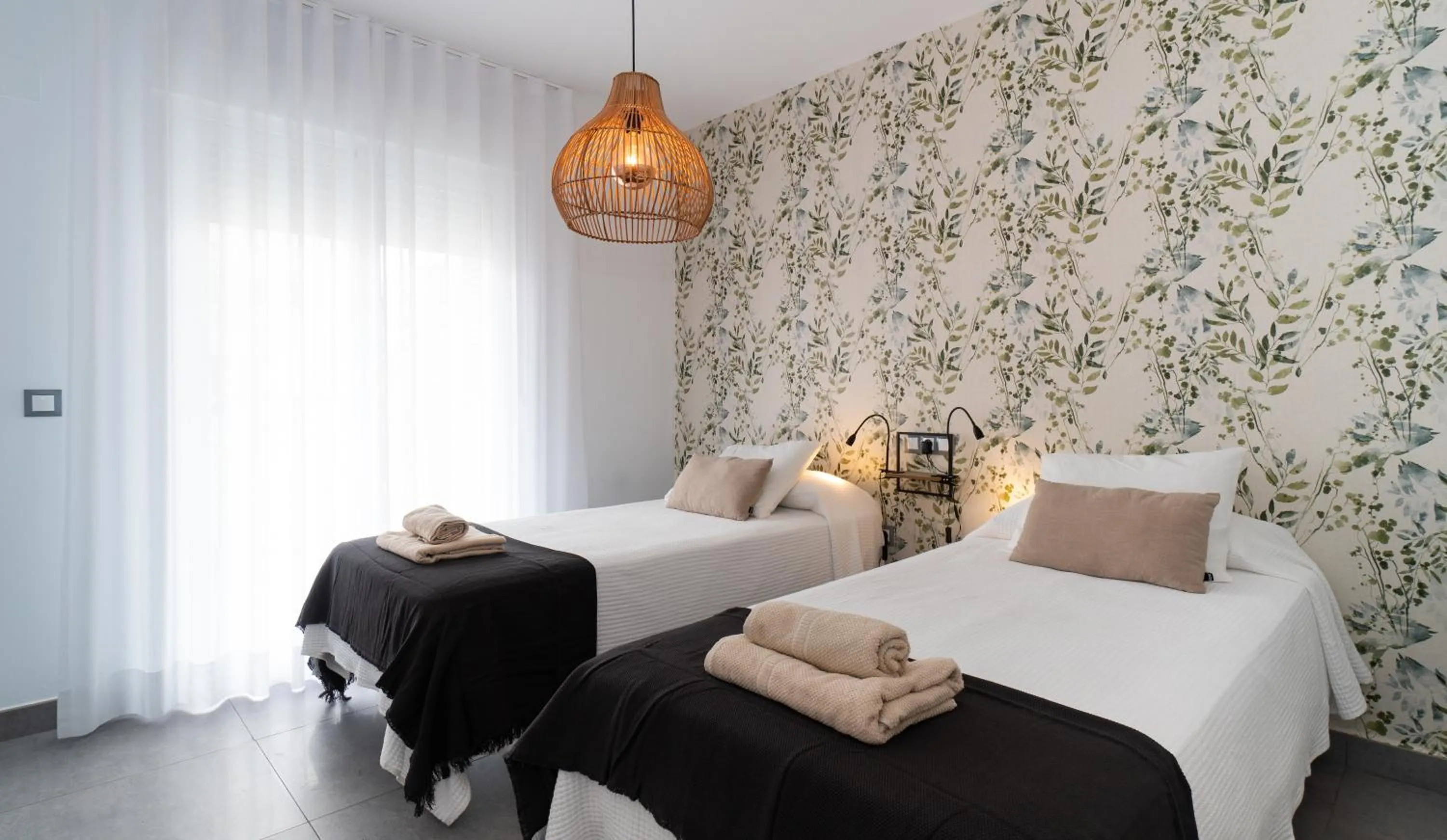 Bed in Sur Suites La Dorada, centricos soleados a pocos metros de la Playa y con Parking Opcional