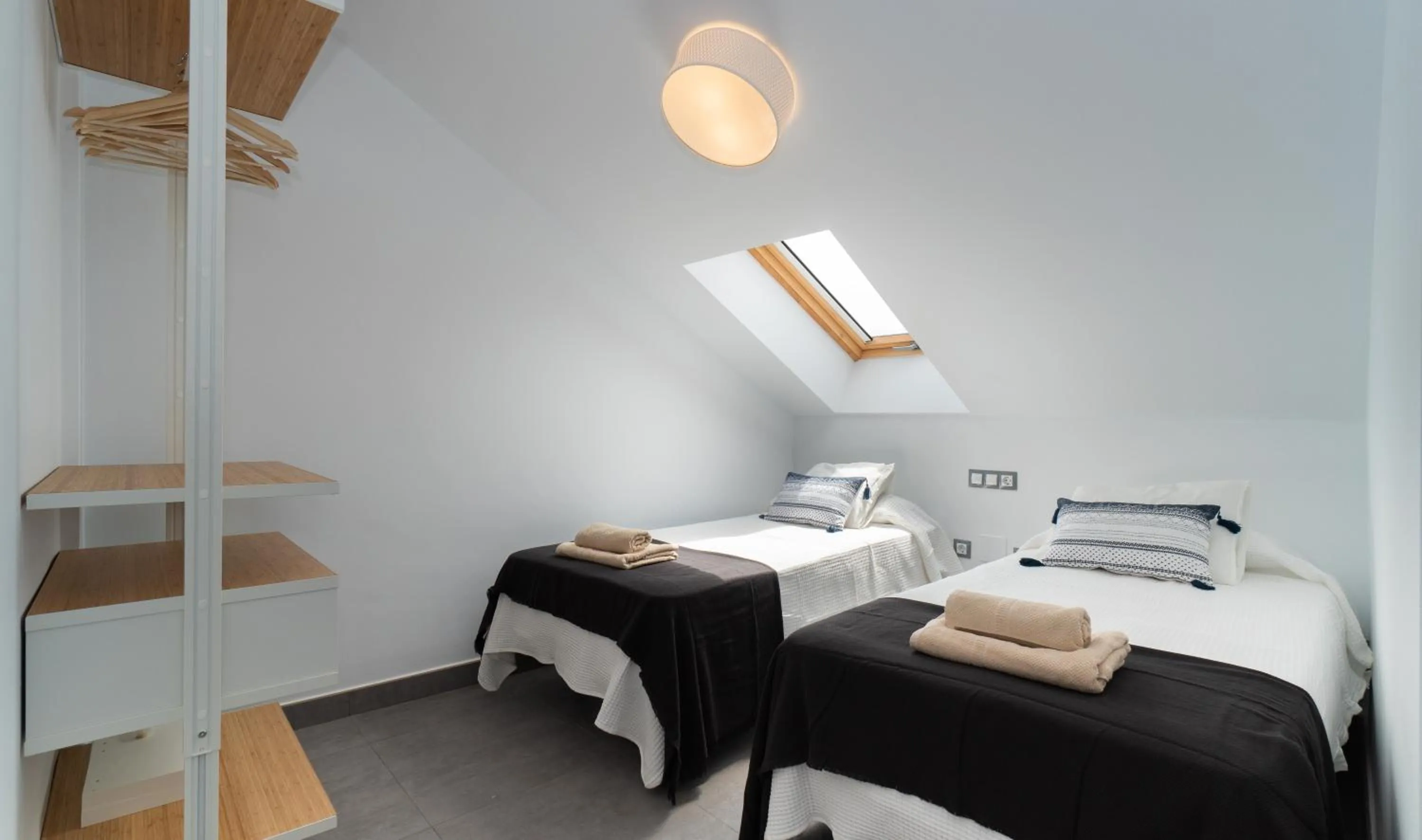 Bedroom, Bed in Sur Suites La Dorada, centricos soleados a pocos metros de la Playa y con Parking Opcional