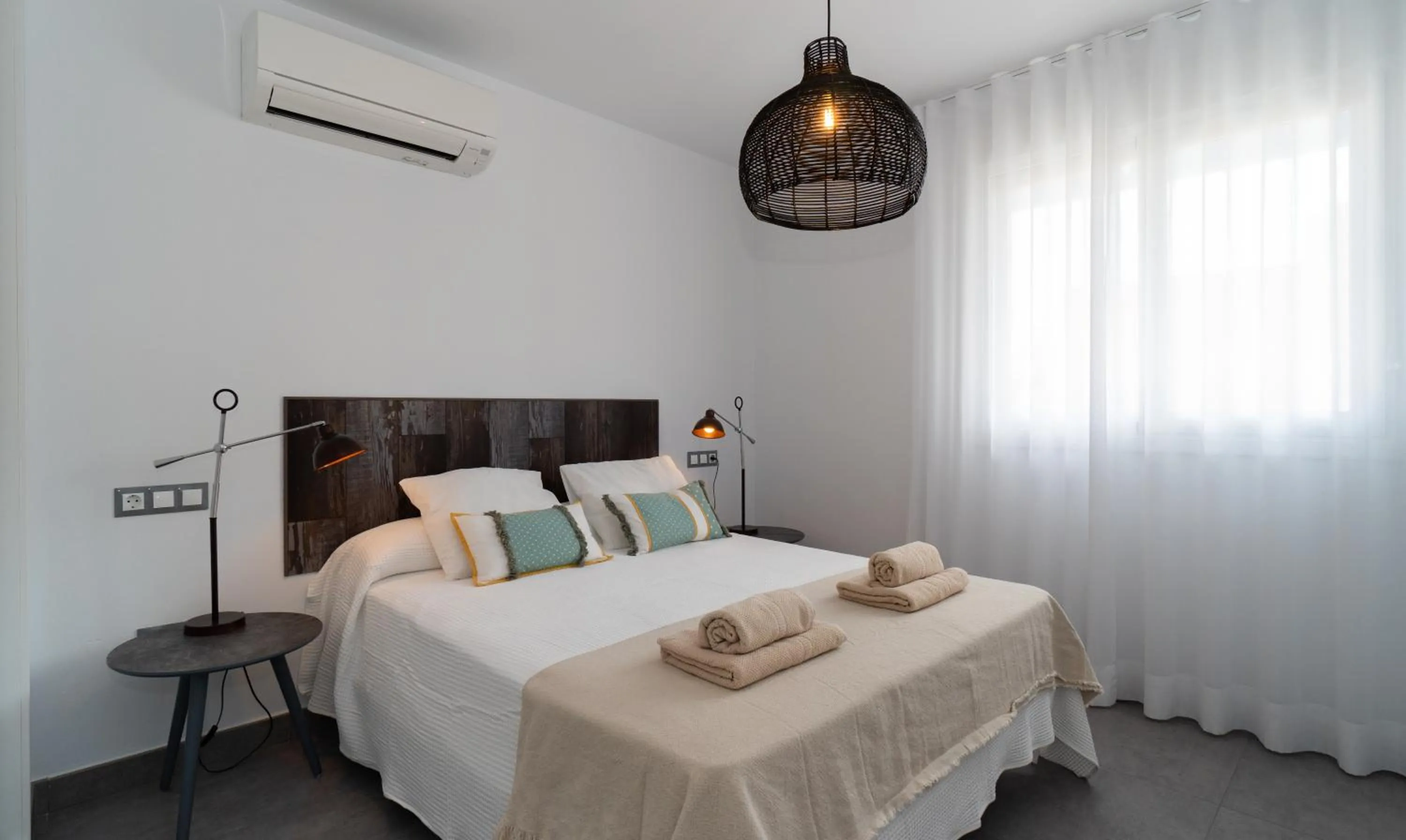 Bed in Sur Suites La Dorada, centricos soleados a pocos metros de la Playa y con Parking Opcional