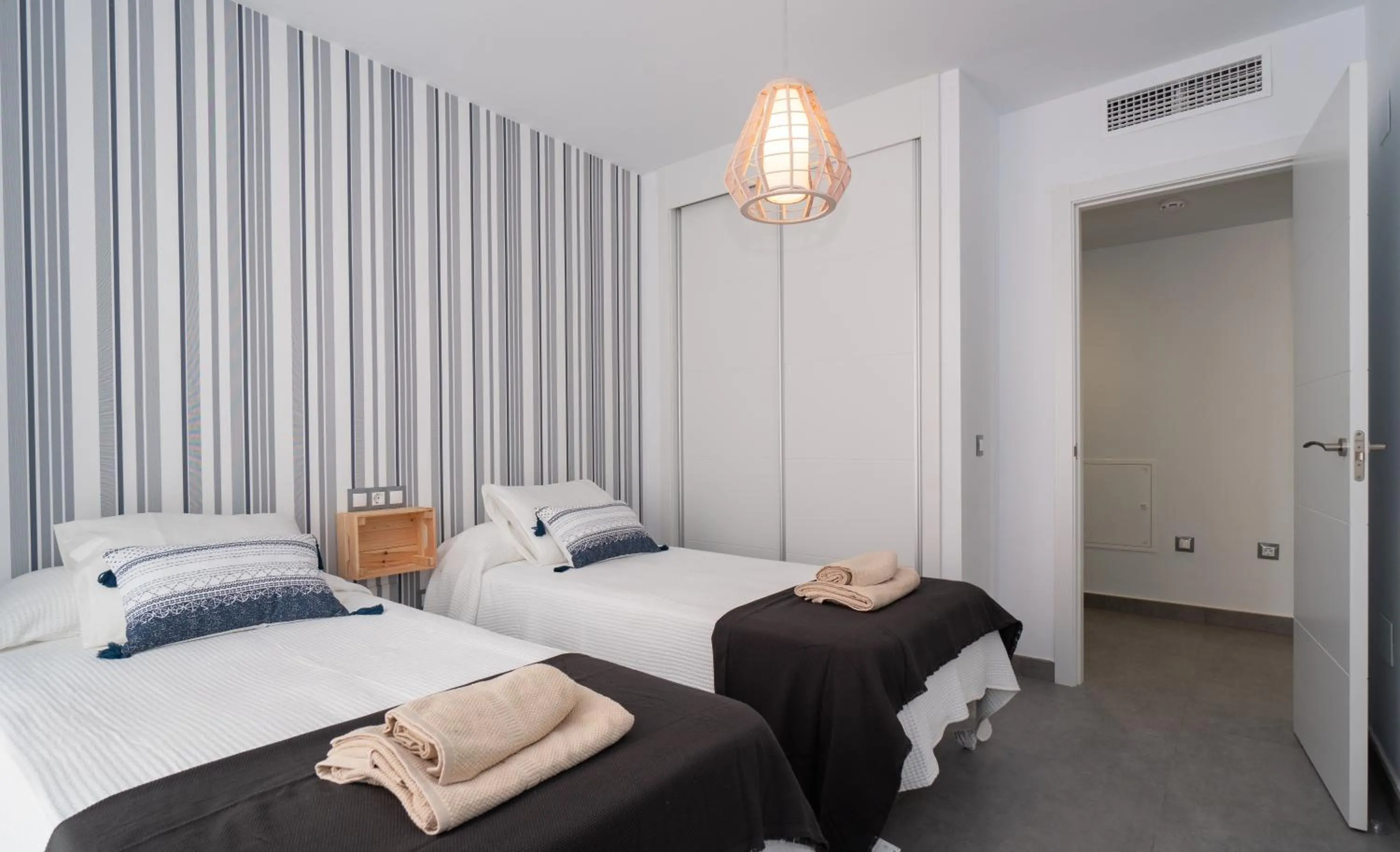 Bed in Sur Suites La Dorada, centricos soleados a pocos metros de la Playa y con Parking Opcional