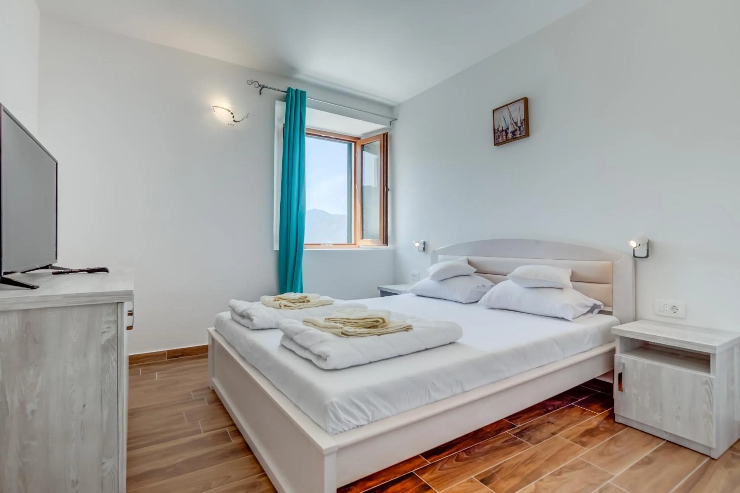 Photo of the whole room, Bed in Hotel Sara