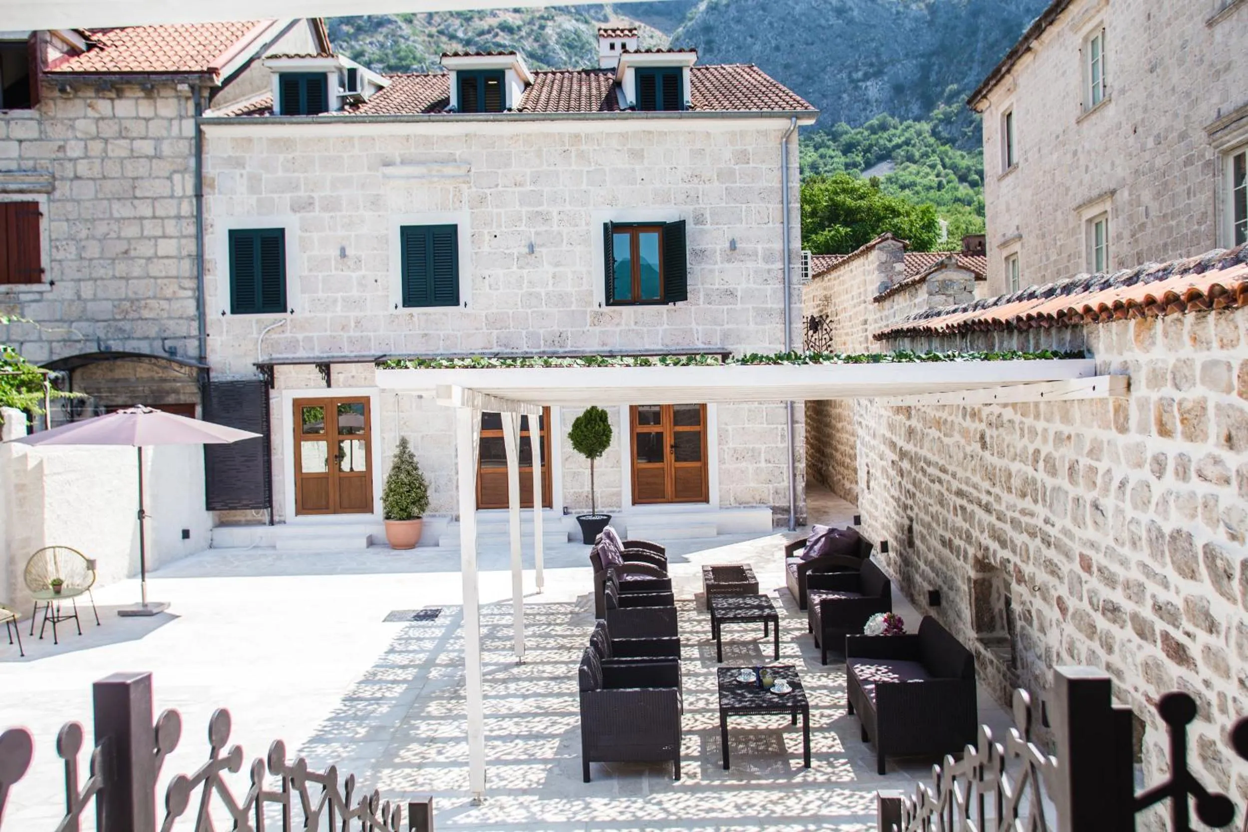 Property building in Hotel Sara