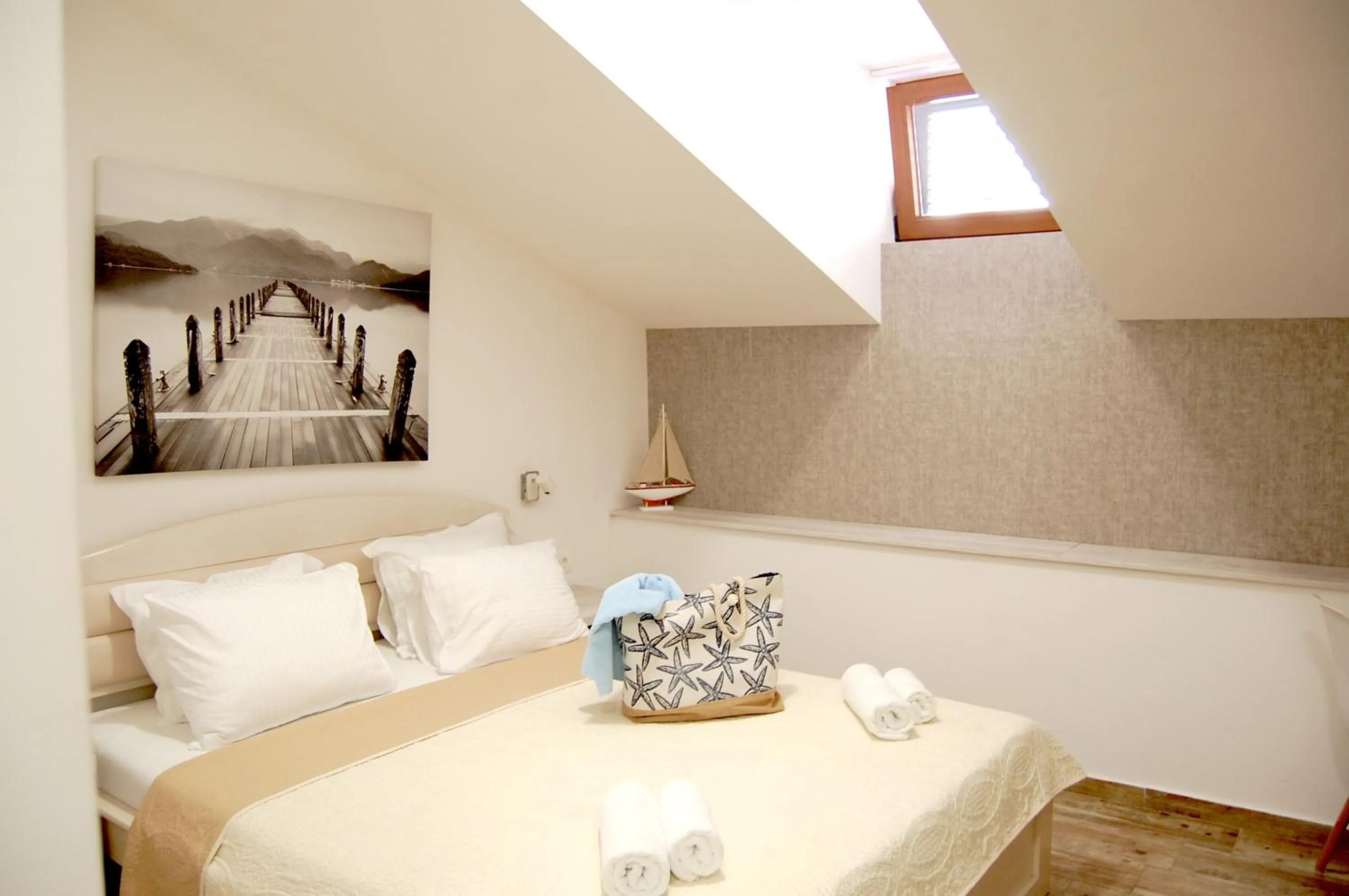 Photo of the whole room, Bed in Hotel Sara