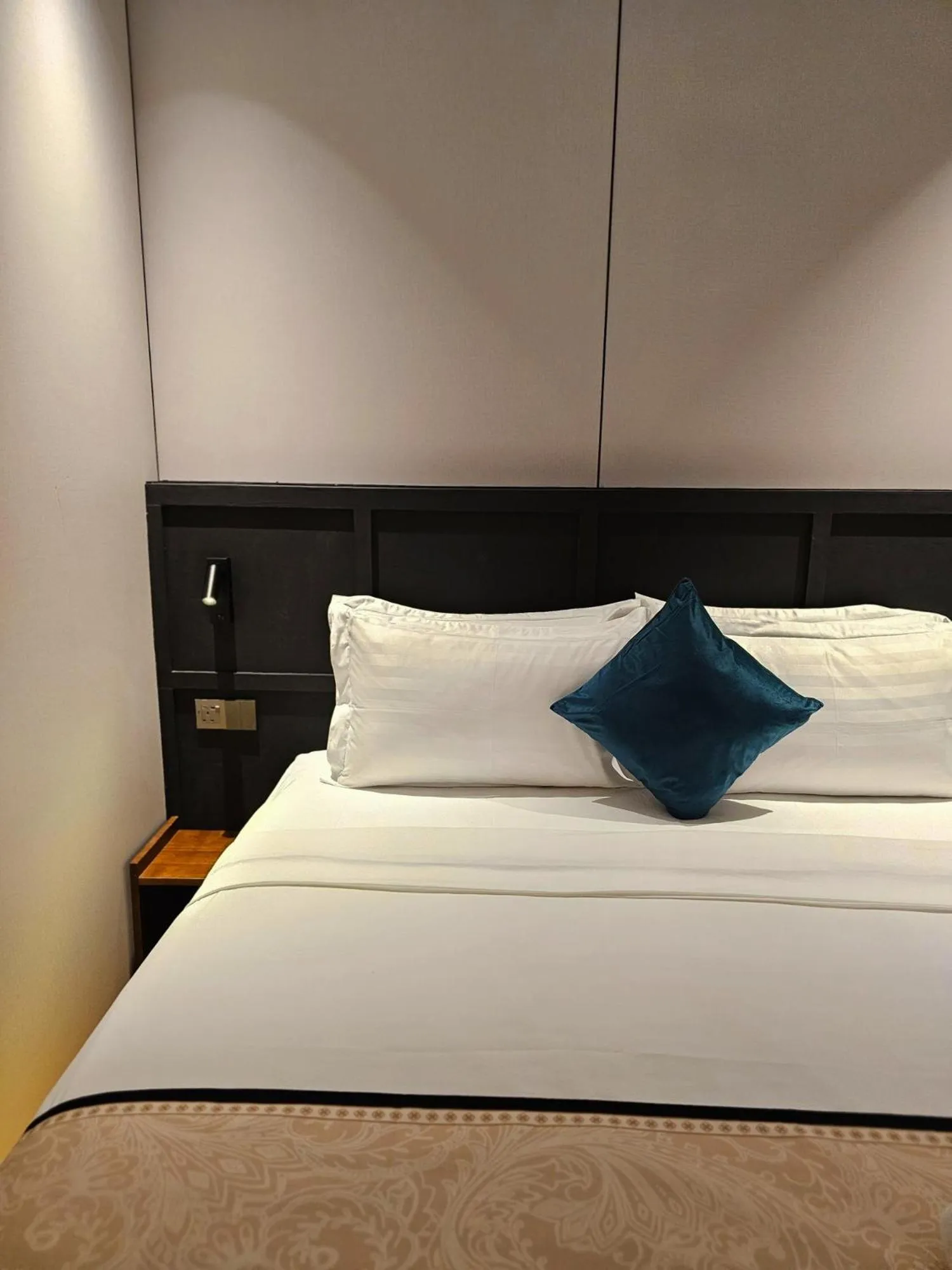 Bed in Carnarvon Suites