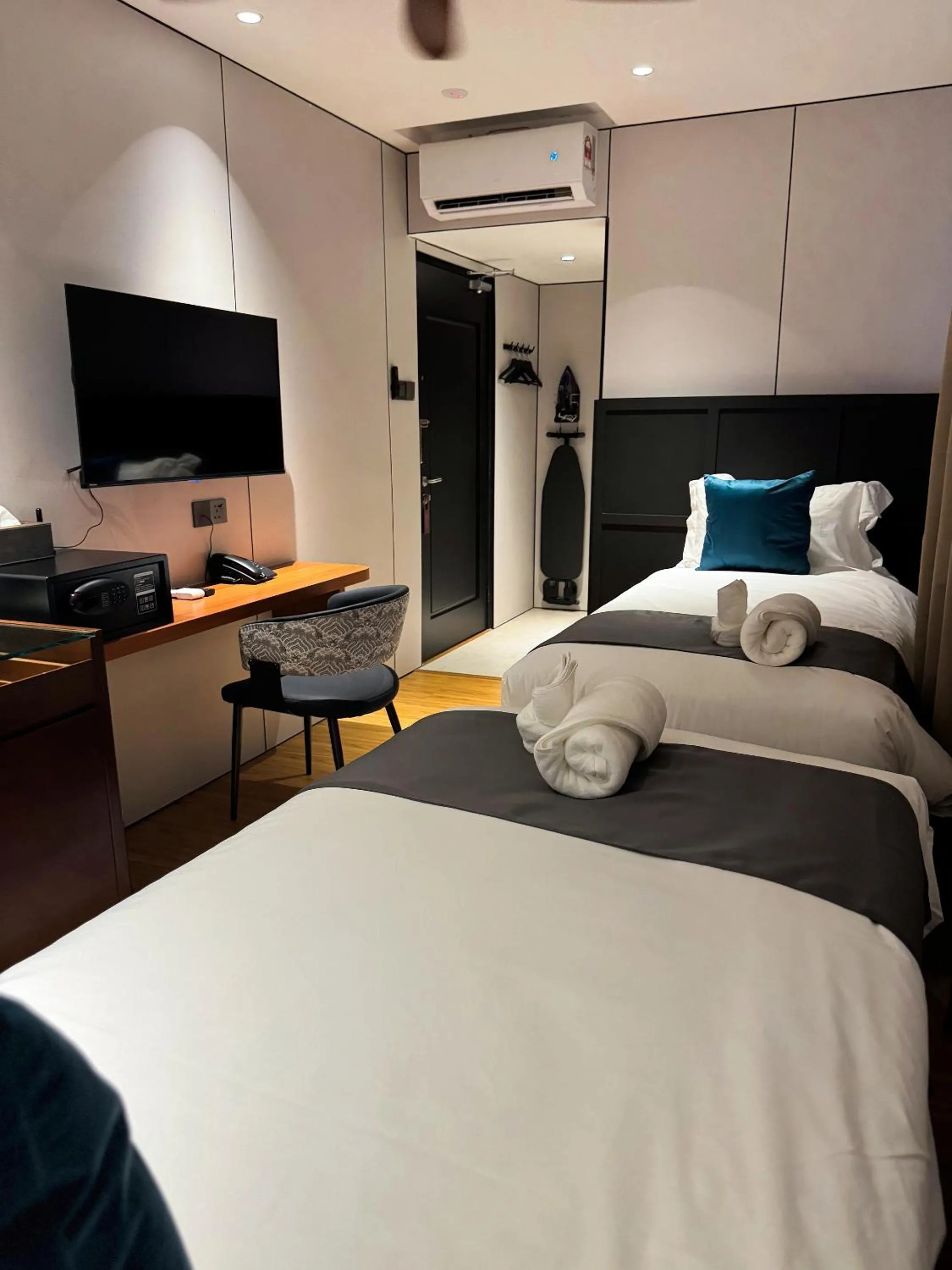 Bed in Carnarvon Suites