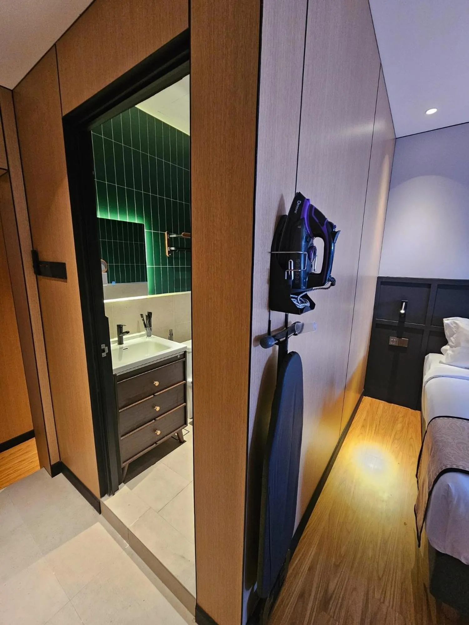 Bed in Carnarvon Suites