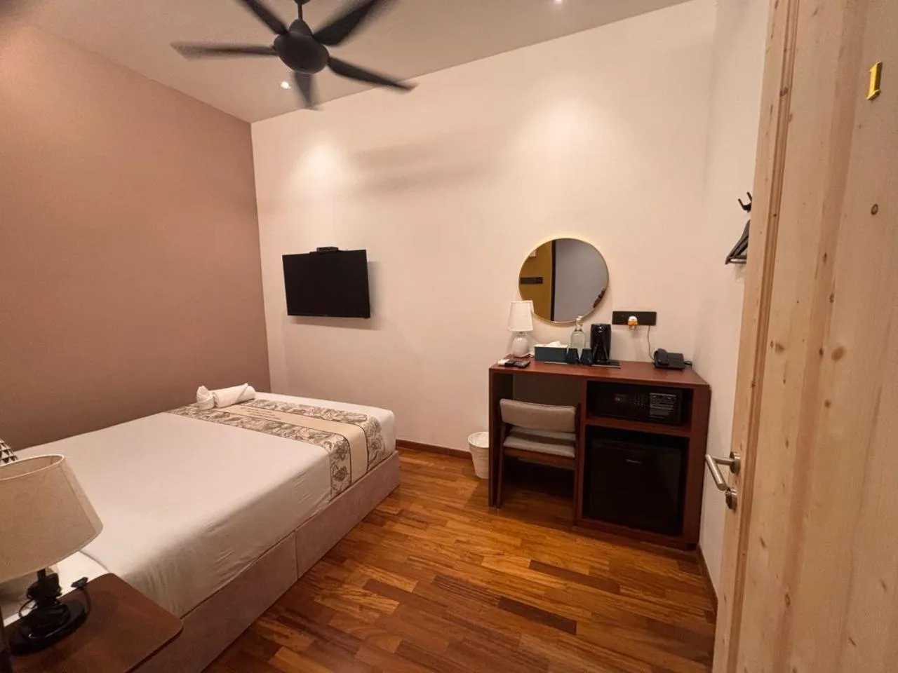 Bed in Carnarvon Suites