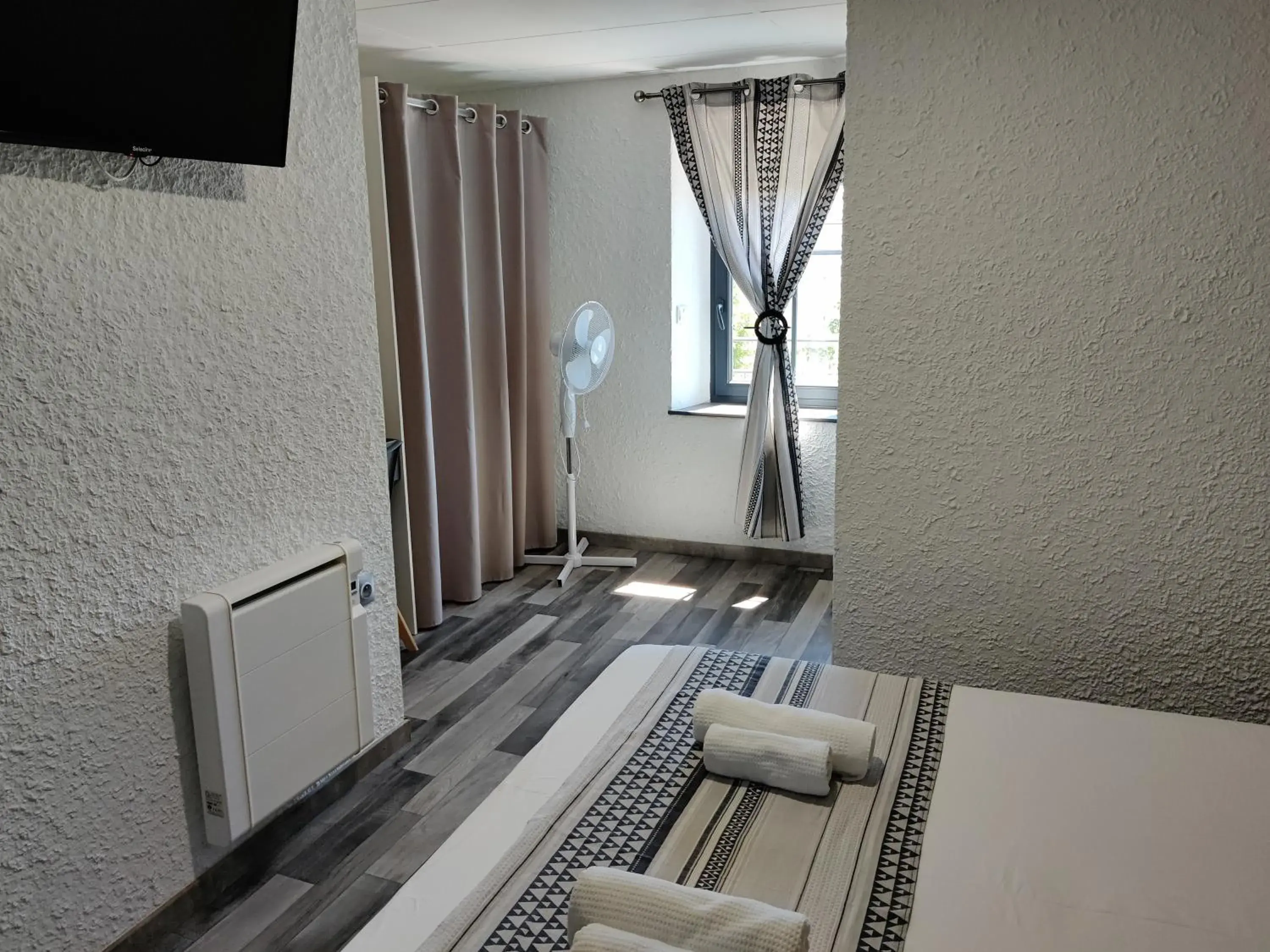 Double Room in Hotel Les Voyageurs - Vogüé Double Room in Hotel Les Voyageurs - Vogüé