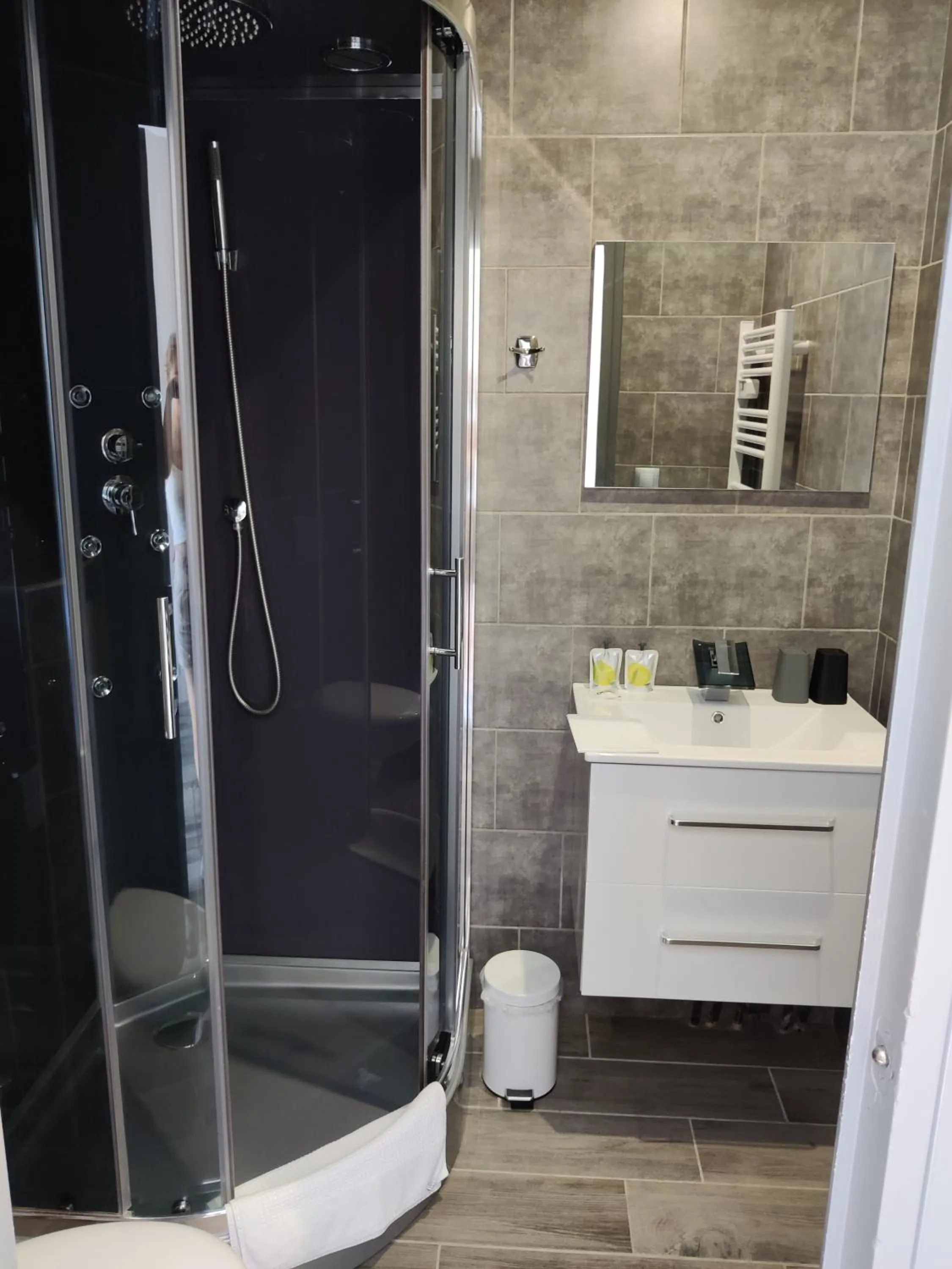 Bathroom in Hotel Les Voyageurs - Vogüé