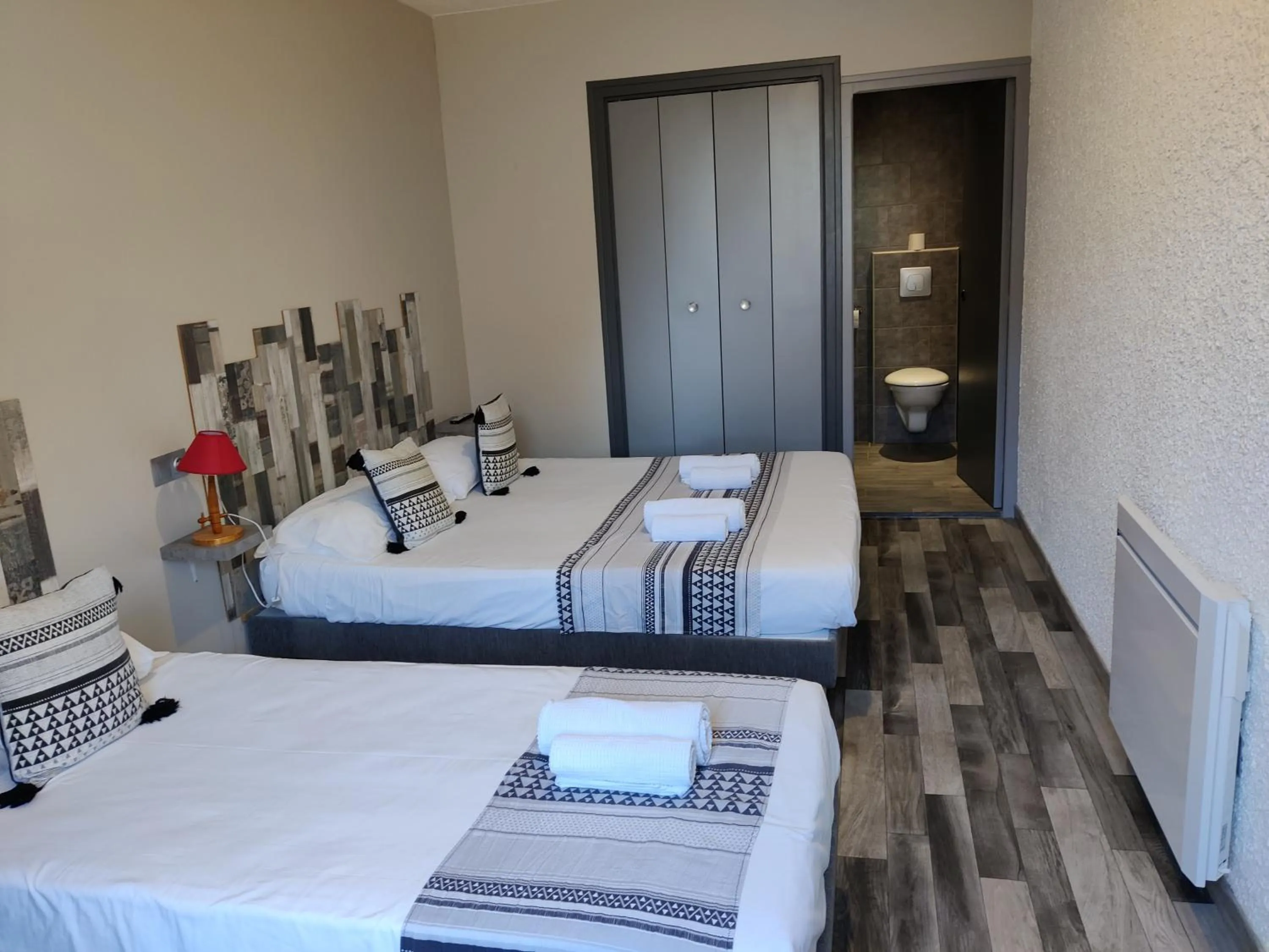 Bed in Hotel Les Voyageurs - Vogüé