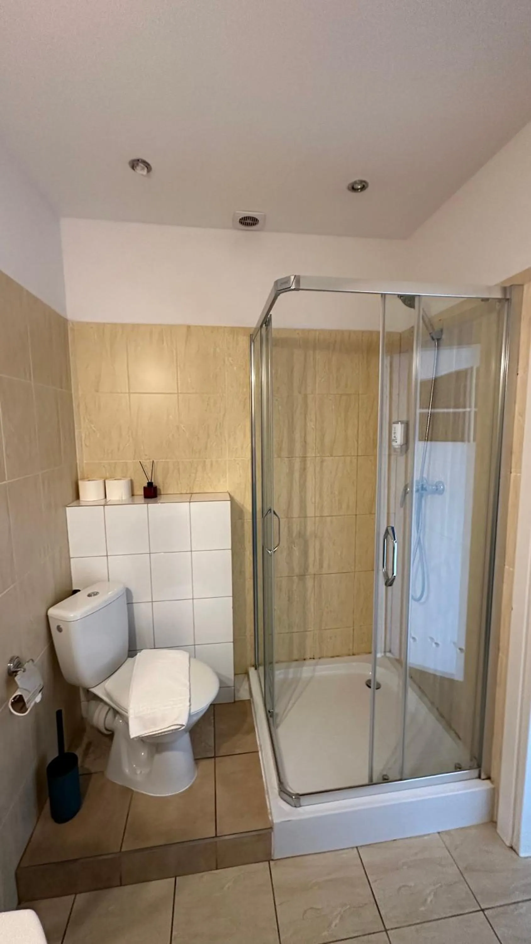 Shower in Lezzet PG B&B &TurkishRestaurant