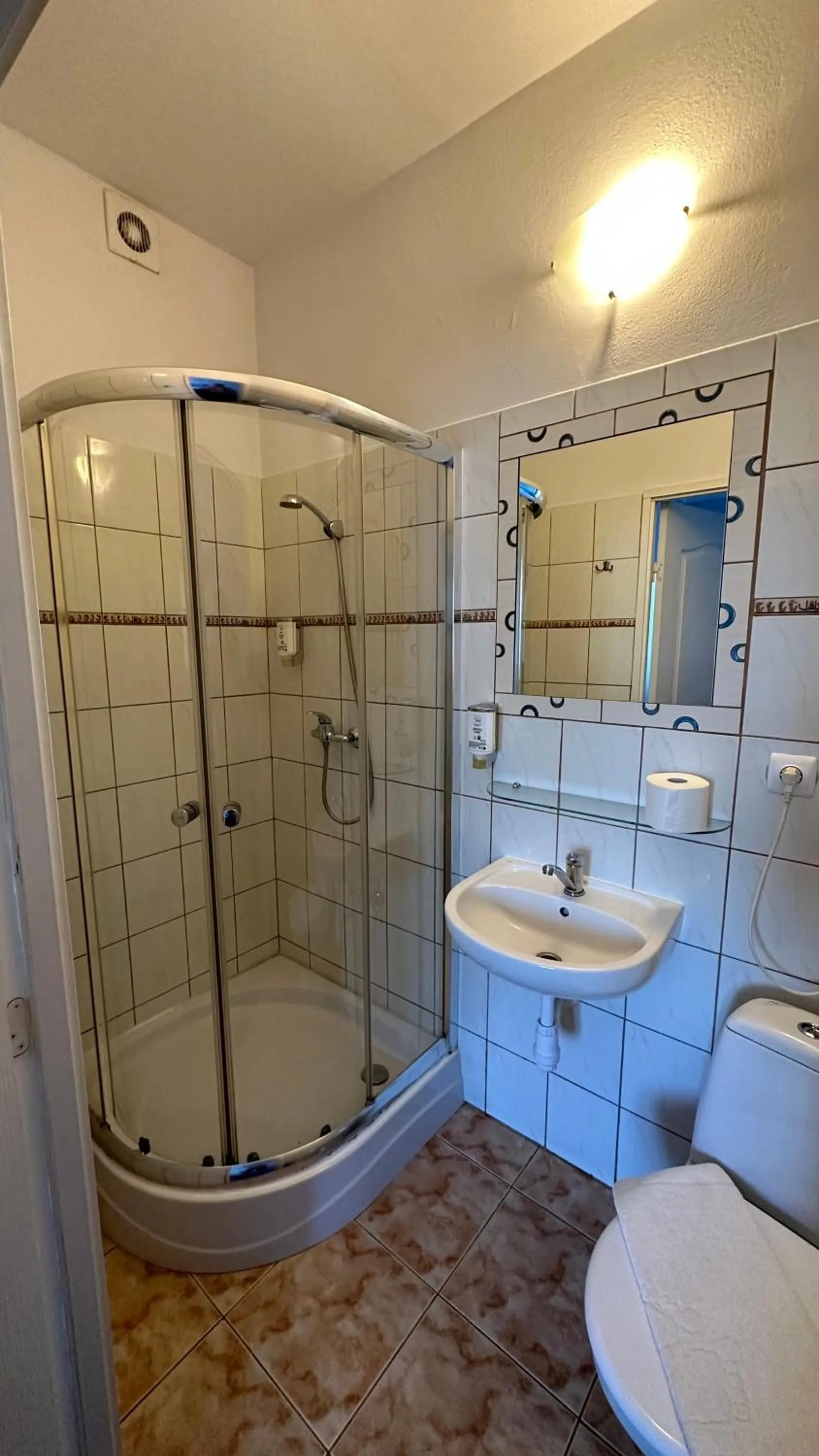 Bathroom in Lezzet PG B&B &TurkishRestaurant