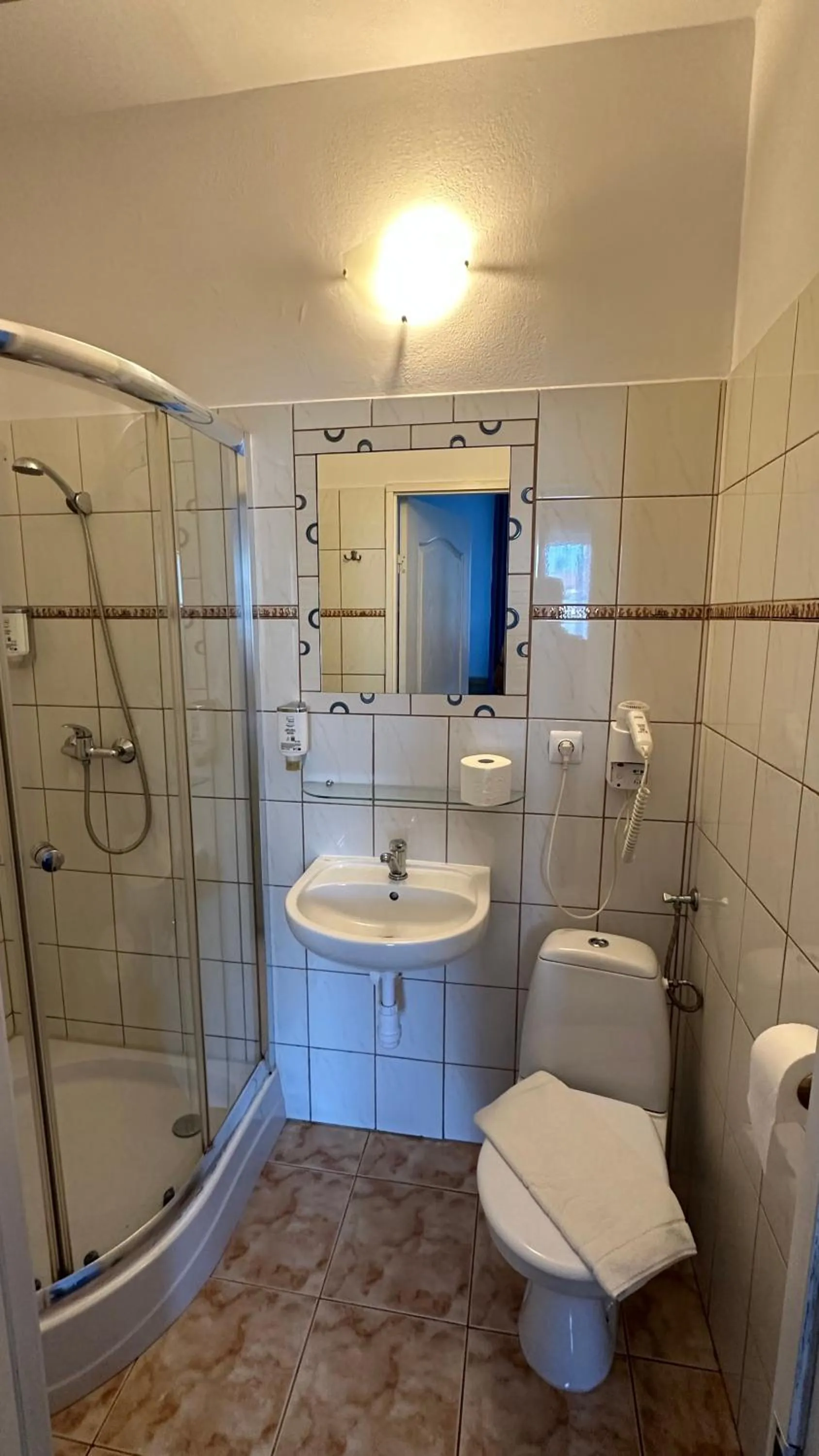 Toilet in Lezzet PG B&B &TurkishRestaurant