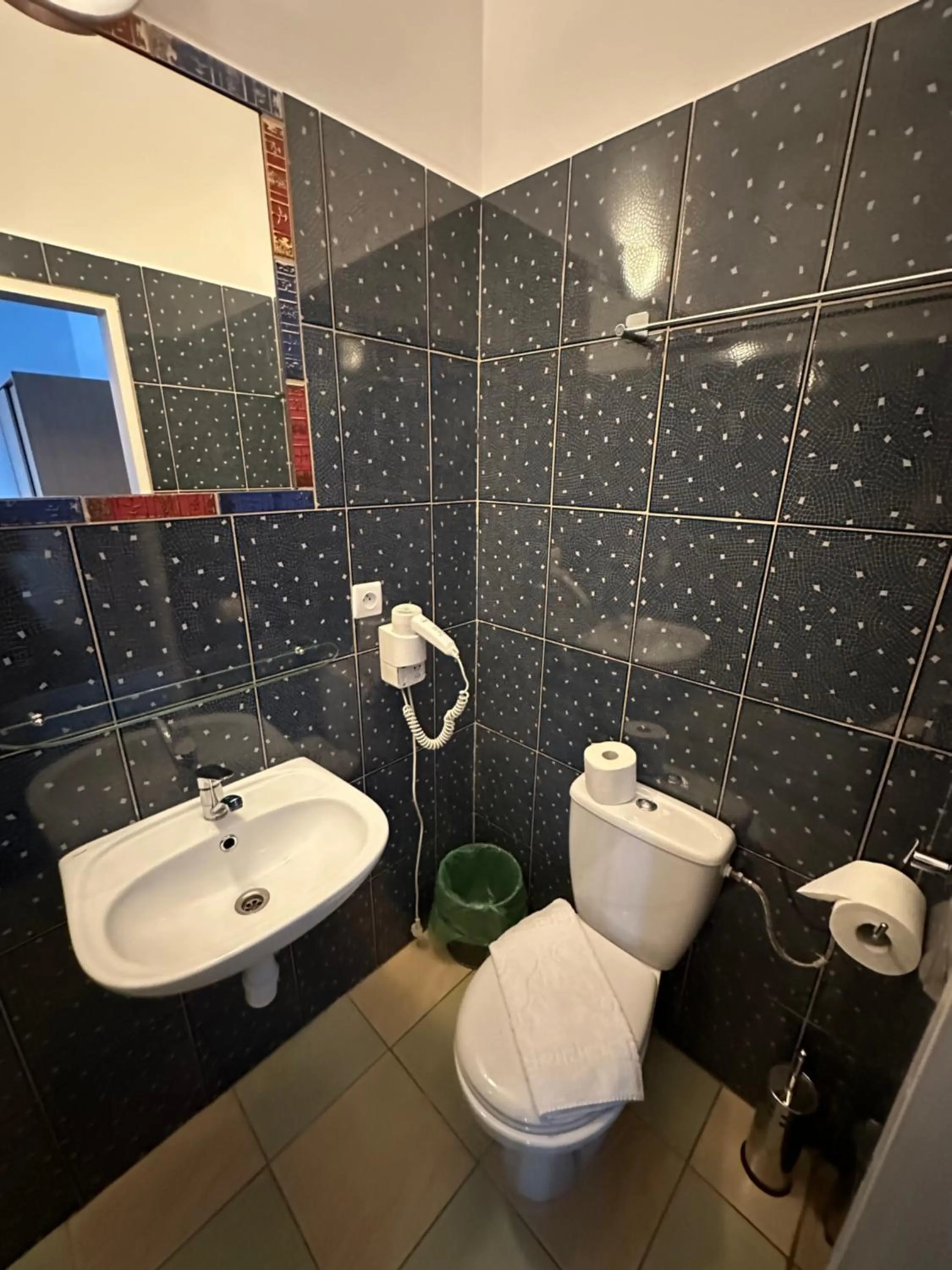 Toilet in Lezzet PG B&B &TurkishRestaurant