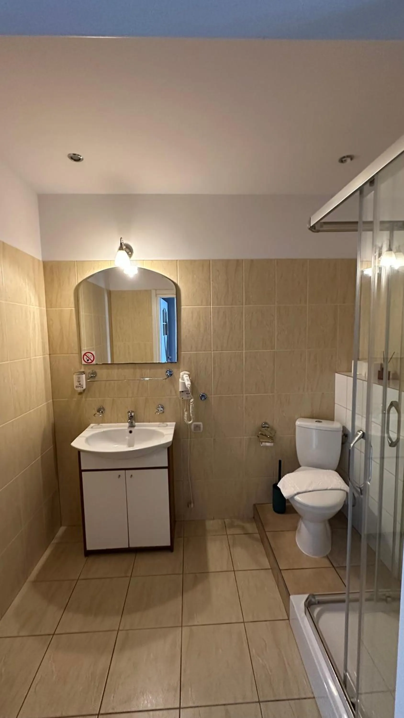 Shower in Lezzet PG B&B &TurkishRestaurant