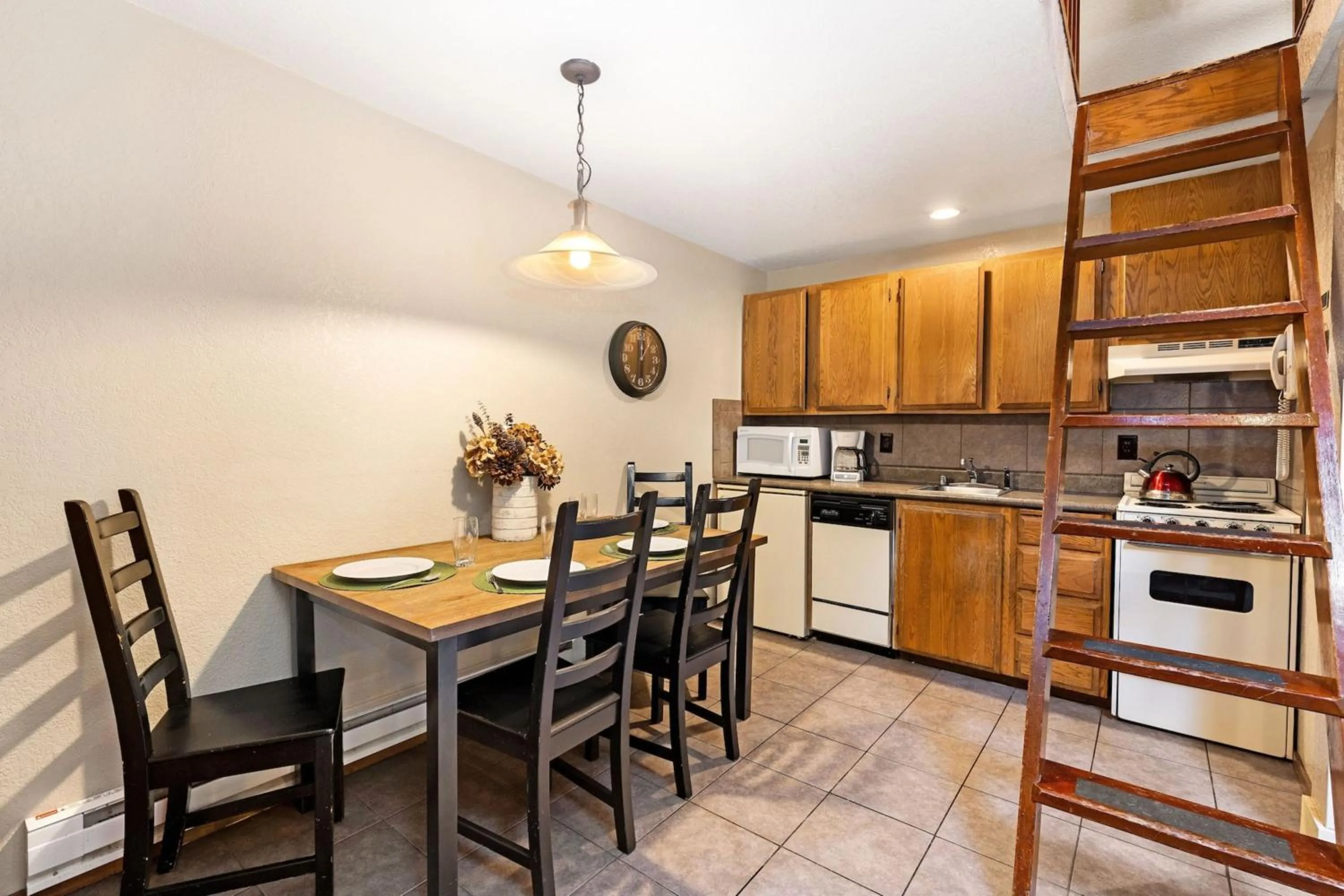kitchen in LOGE Alta Crystal