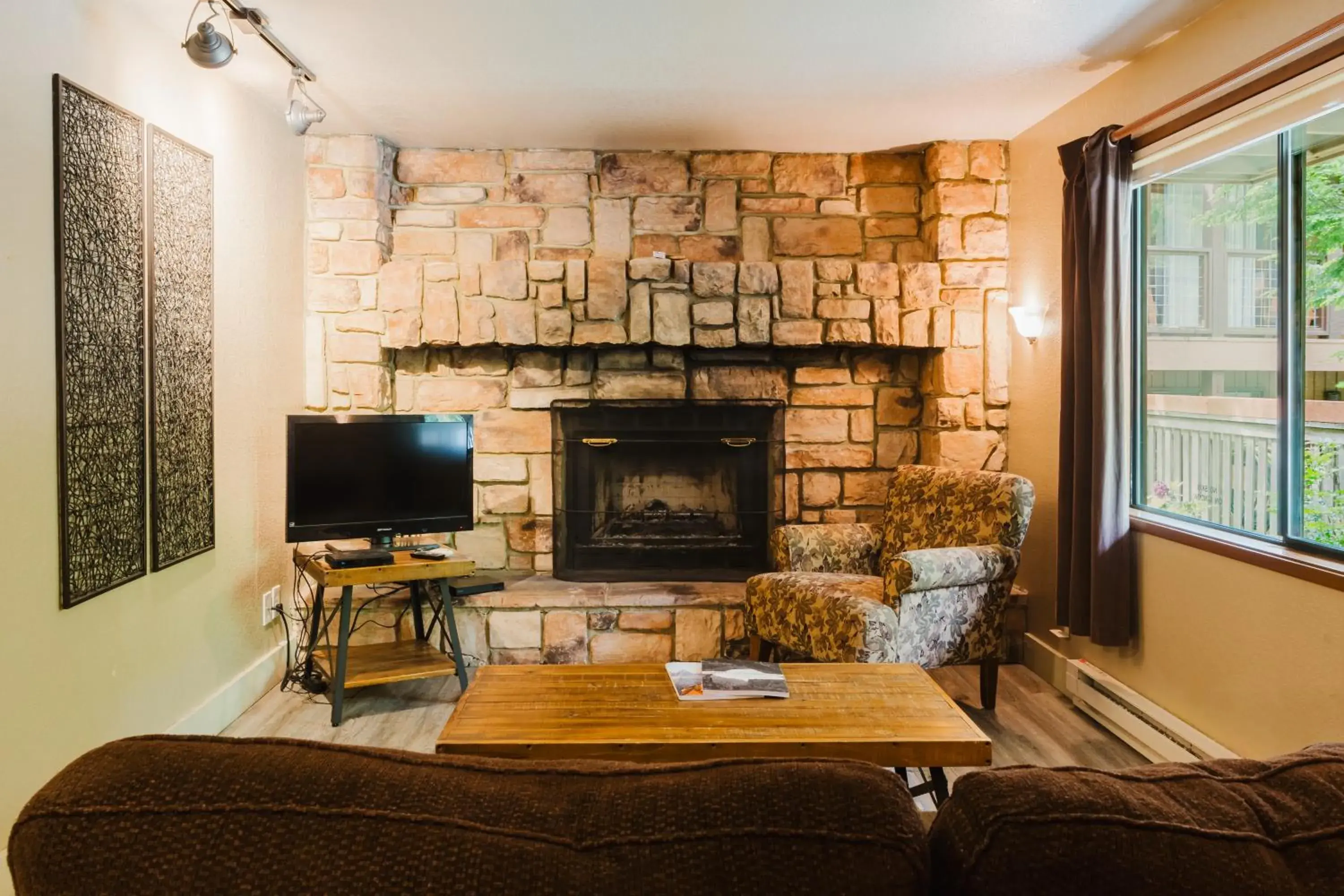 Queen Suite in LOGE Alta Crystal Queen Suite in LOGE Alta Crystal