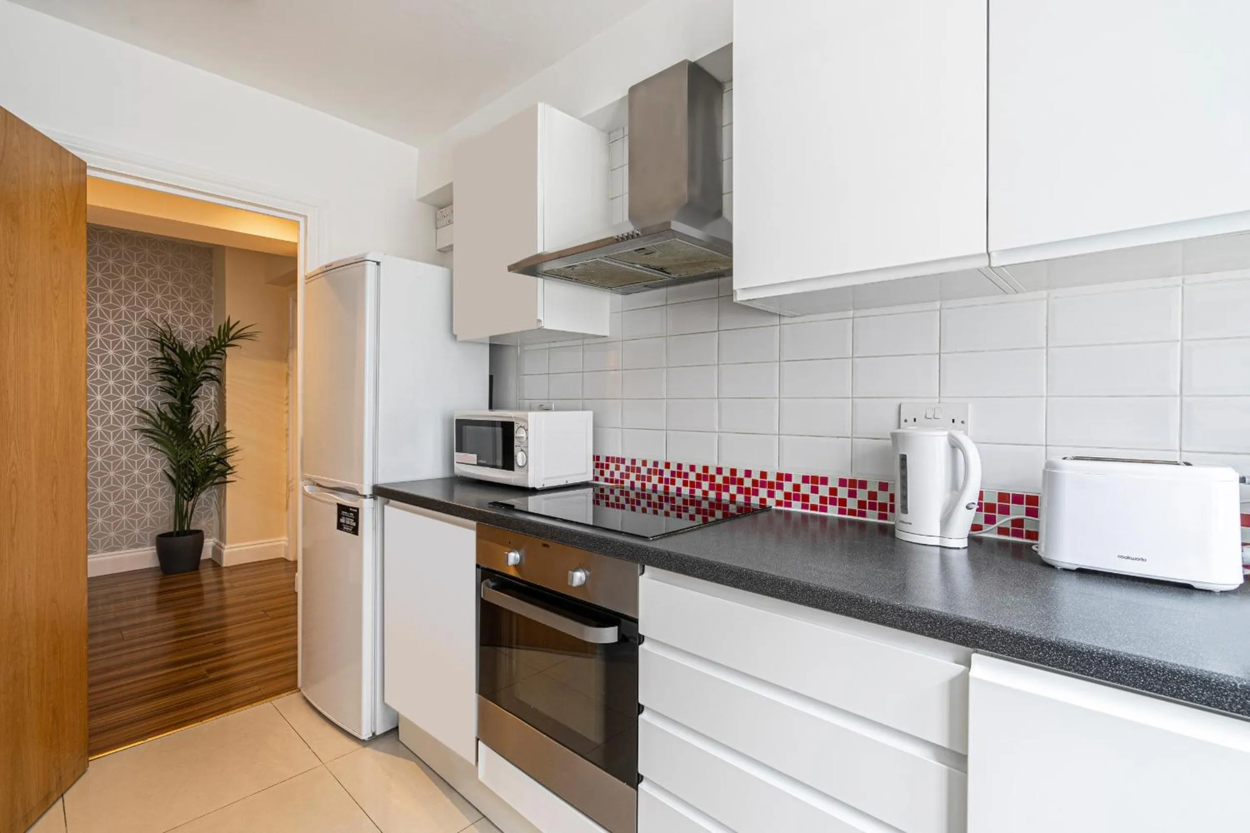 Kitchen or kitchenette in Nice 3 Bedrooms apartment near Hyde Park & Oxford St