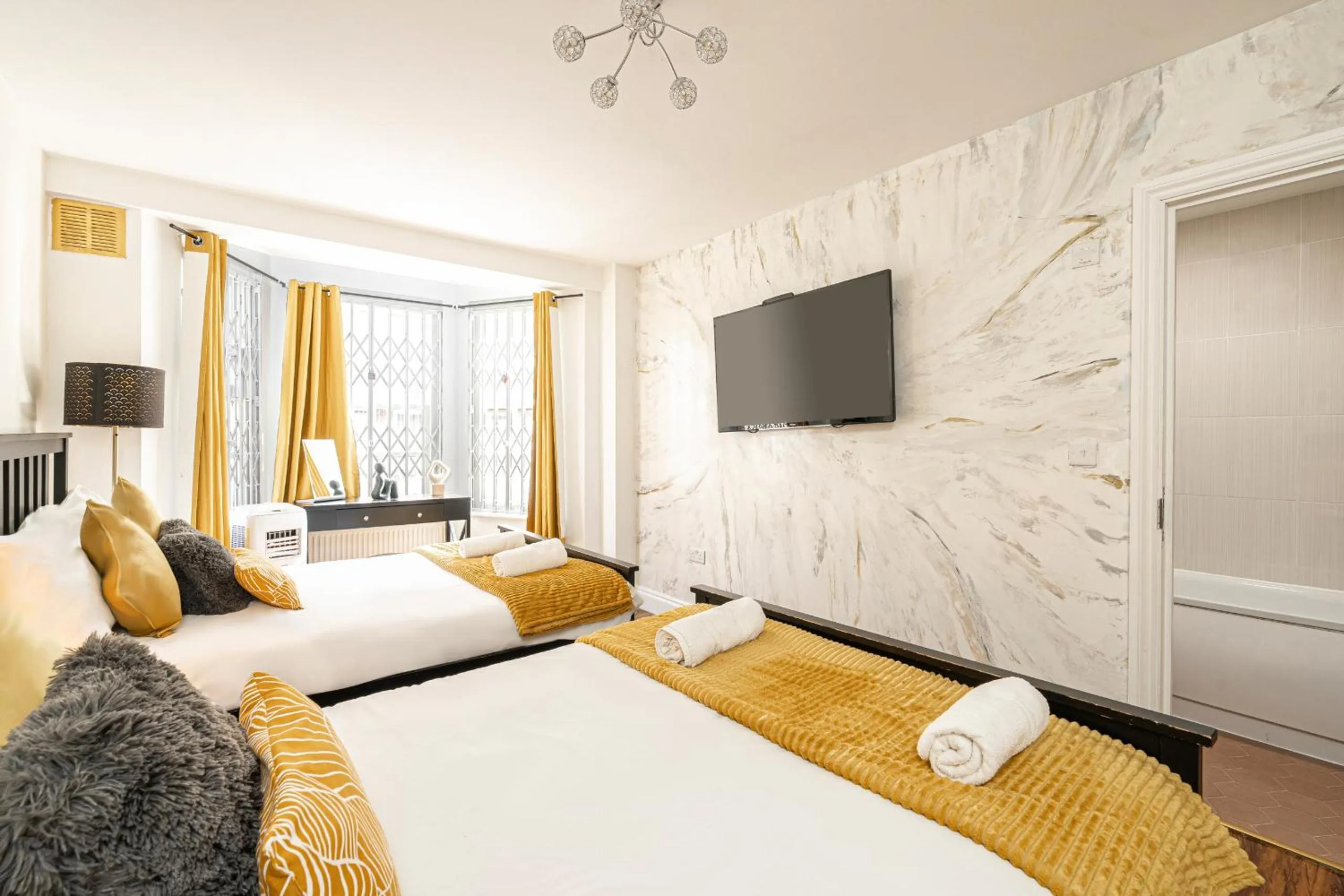 Bedroom, Bed in Nice 3 Bedrooms apartment near Hyde Park & Oxford St