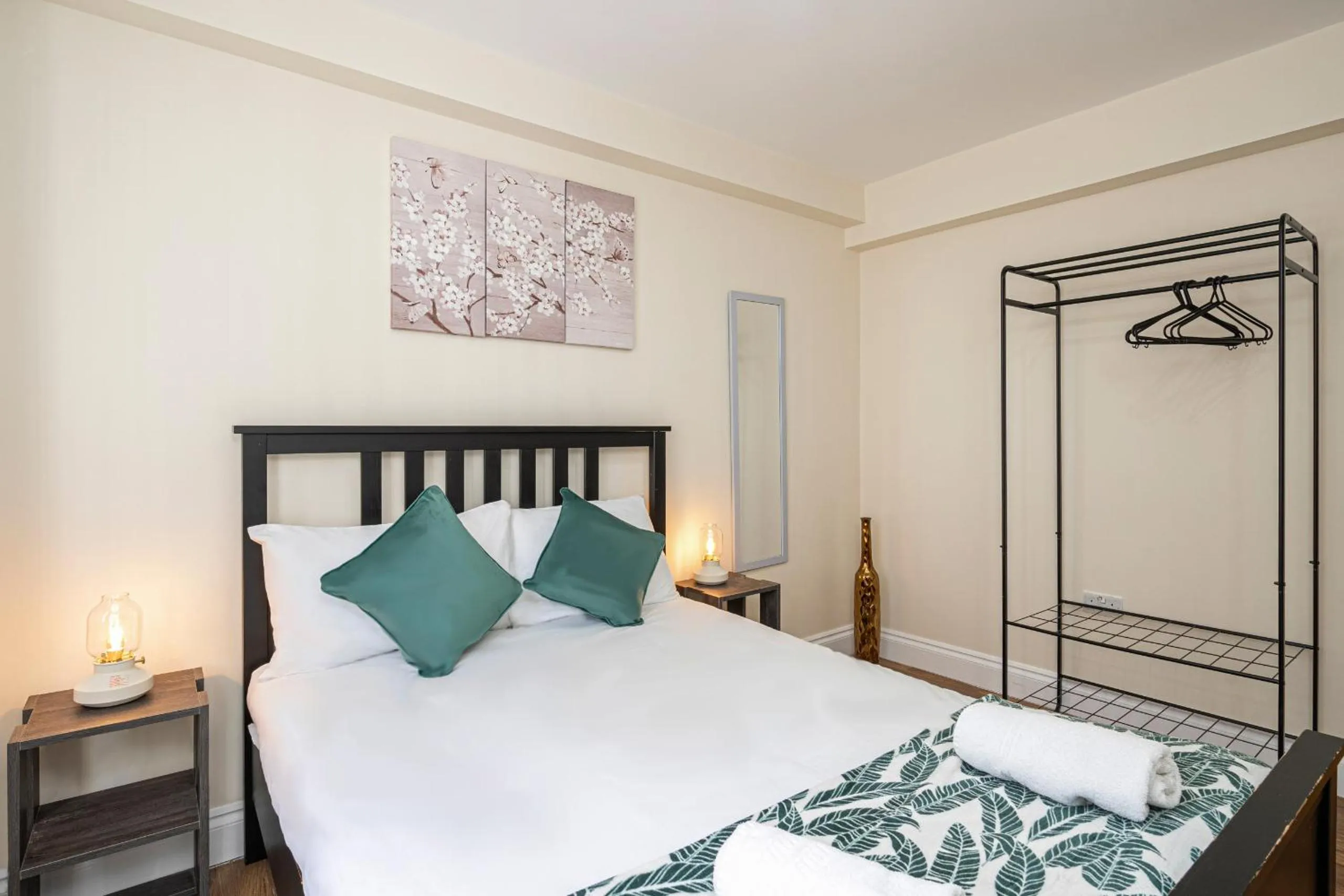 Bedroom, Bed in Nice 3 Bedrooms apartment near Hyde Park & Oxford St