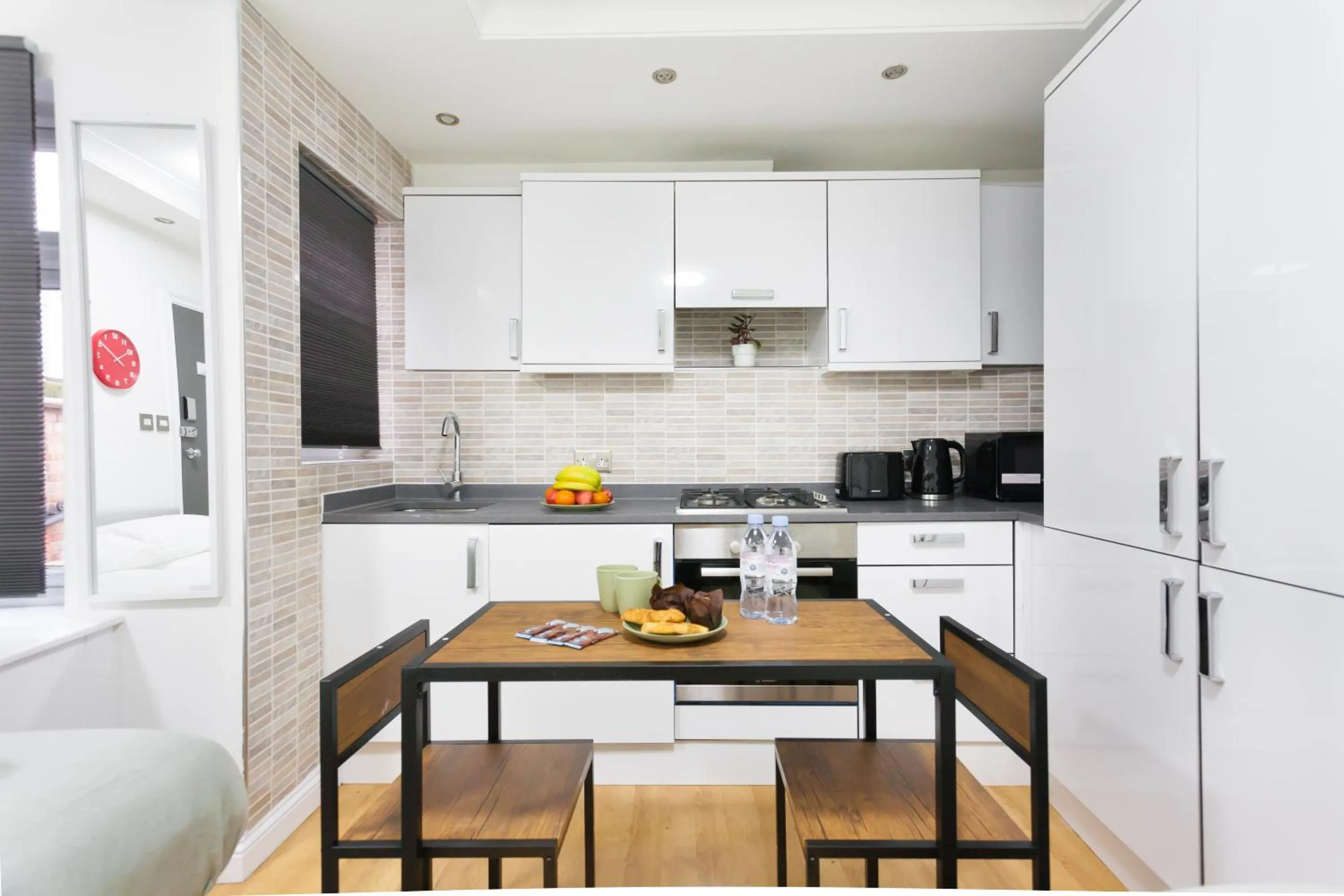 Kitchen or kitchenette in London Eurostar Budget Rooms