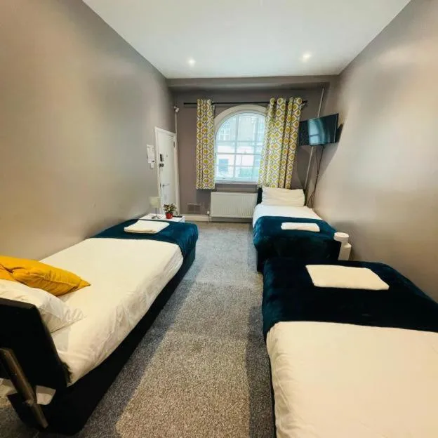 Bed in London Eurostar Budget Rooms