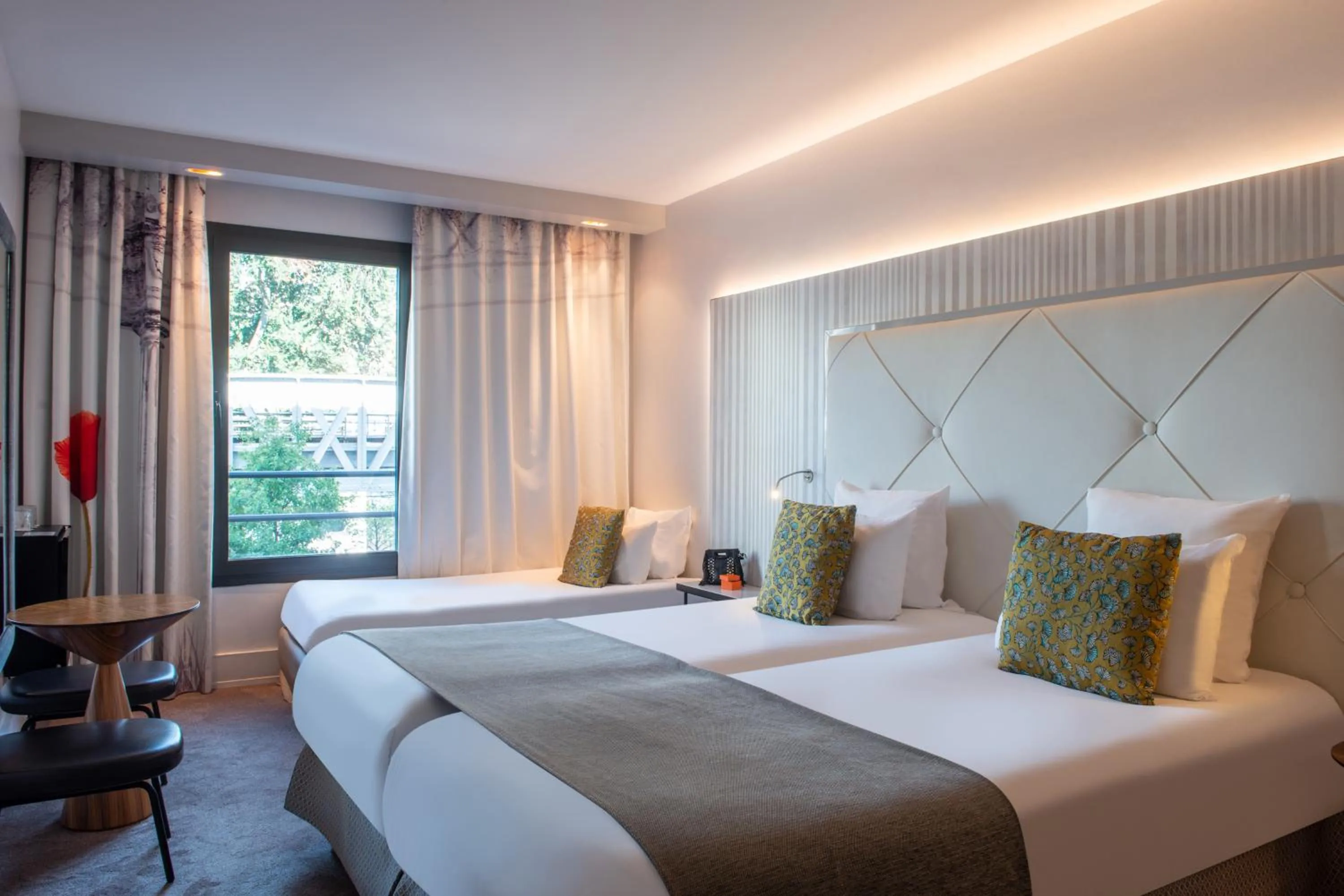 Bedroom, Bed in Le Parisis - Paris Tour Eiffel