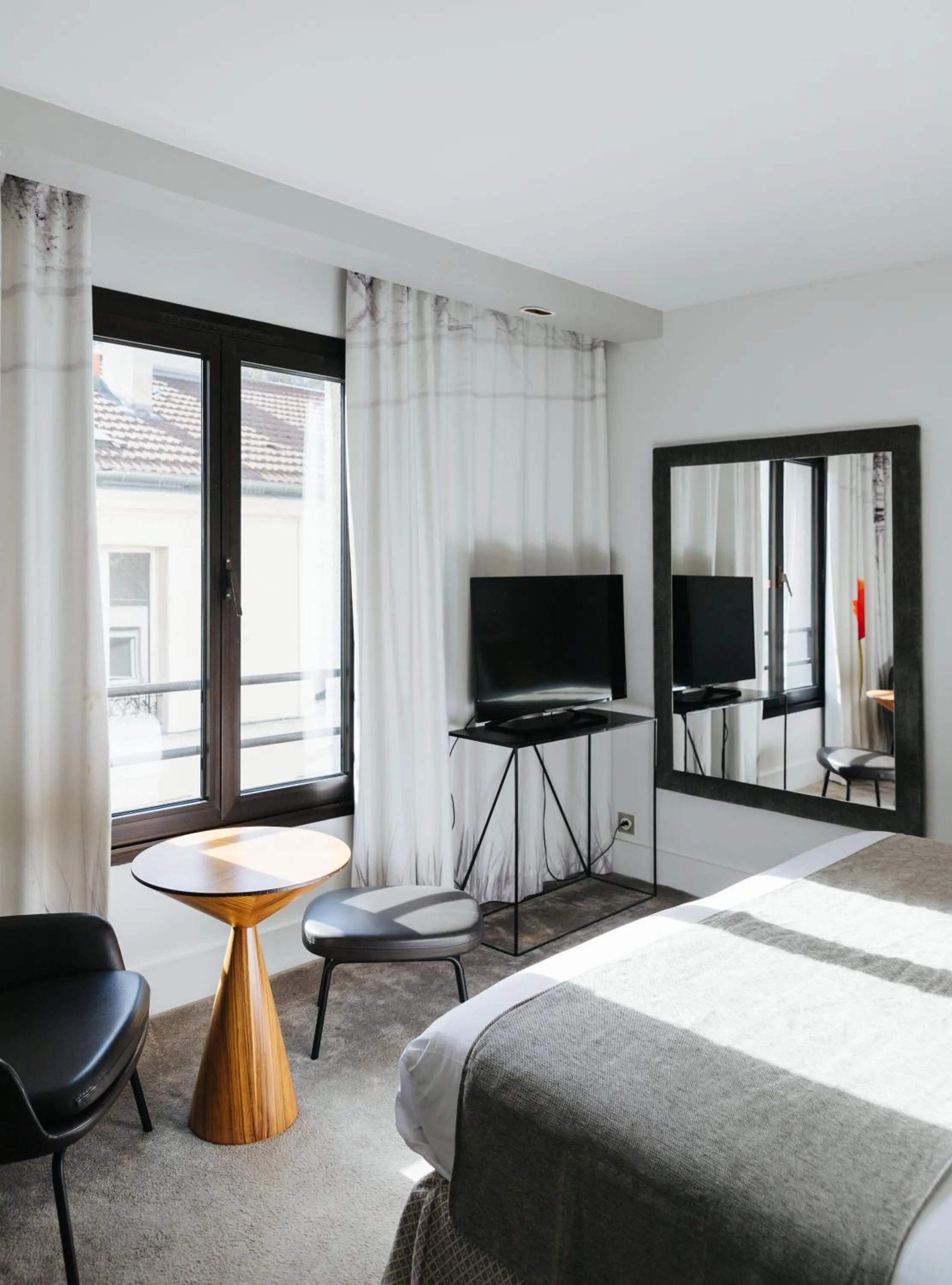 Bedroom, Bed in Le Parisis - Paris Tour Eiffel