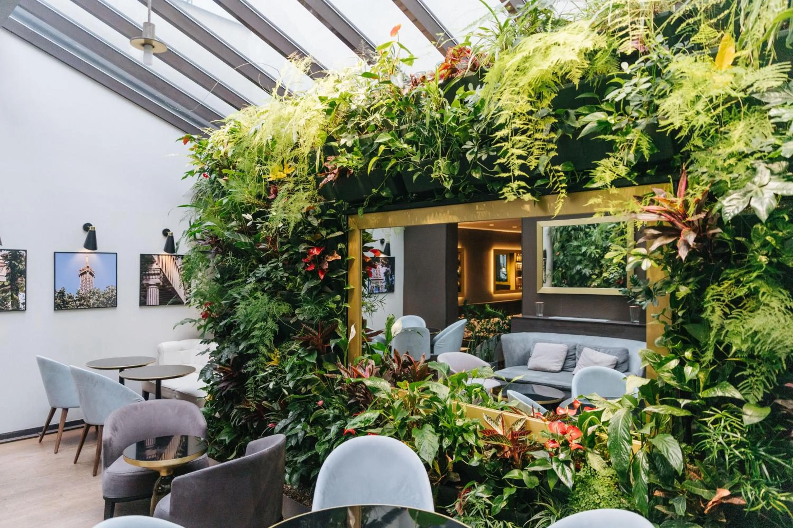 Lounge or bar in Le Parisis - Paris Tour Eiffel