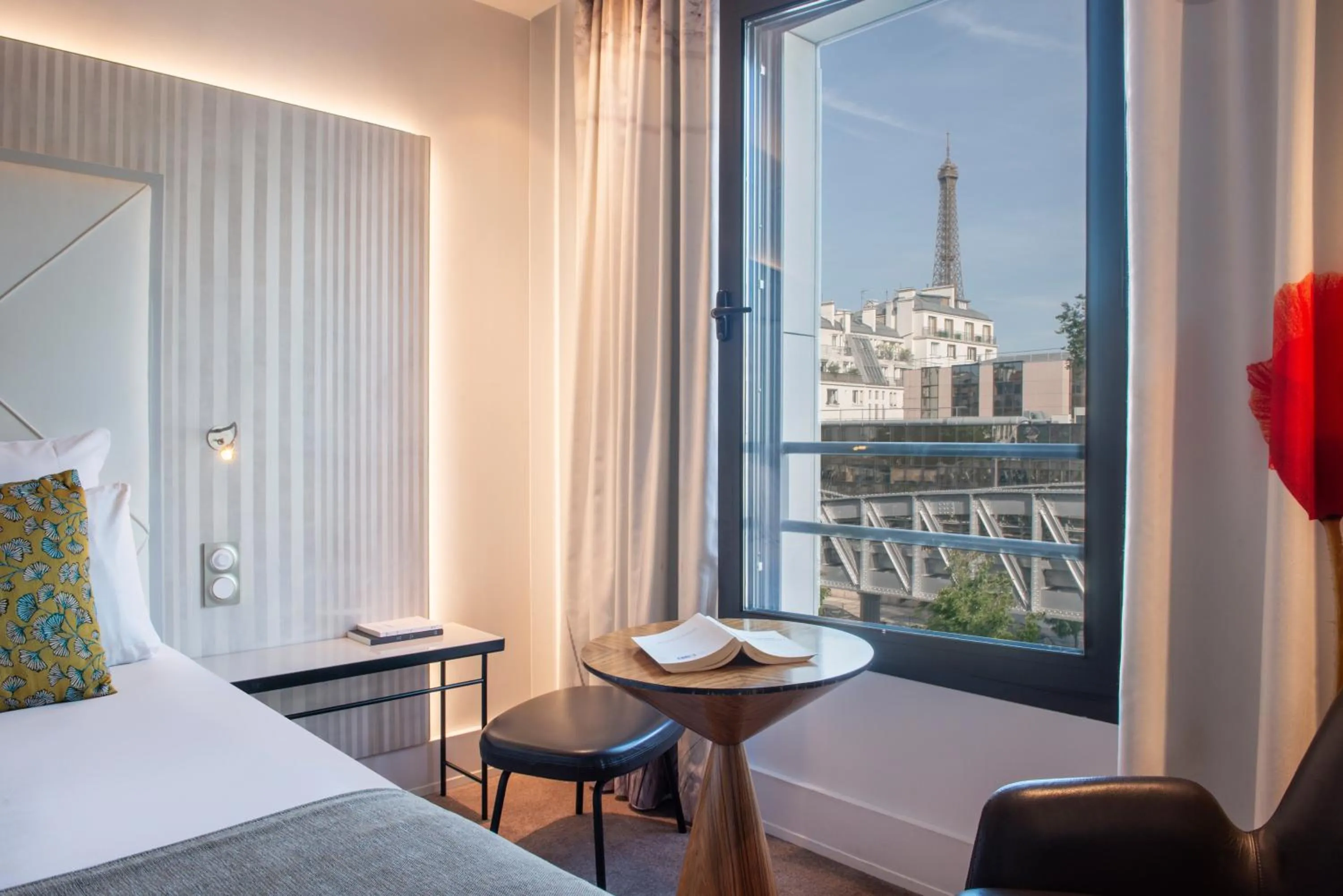 View (from property/room), Bed in Le Parisis - Paris Tour Eiffel