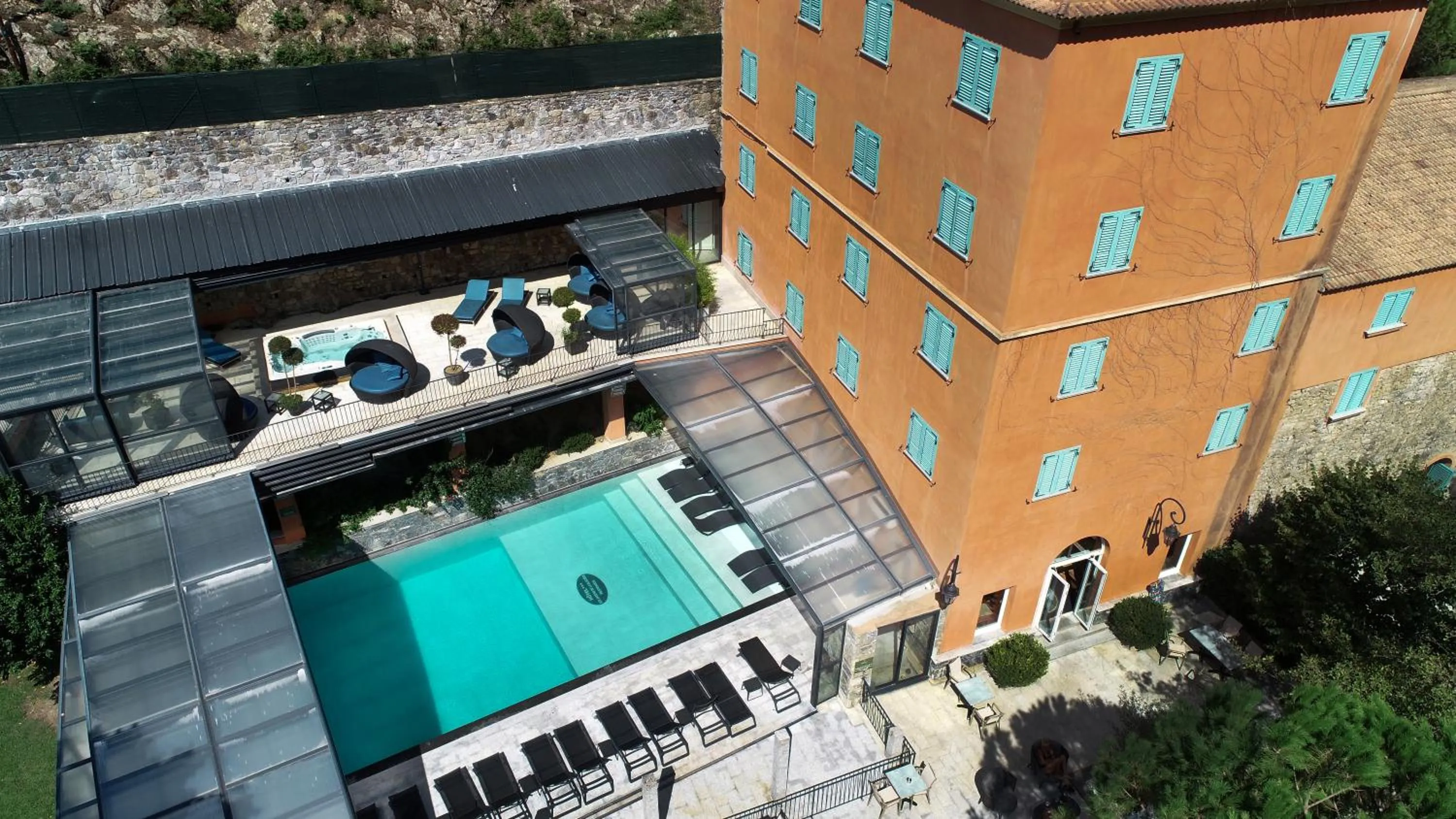 Property building in Les Jardins De La Glacière