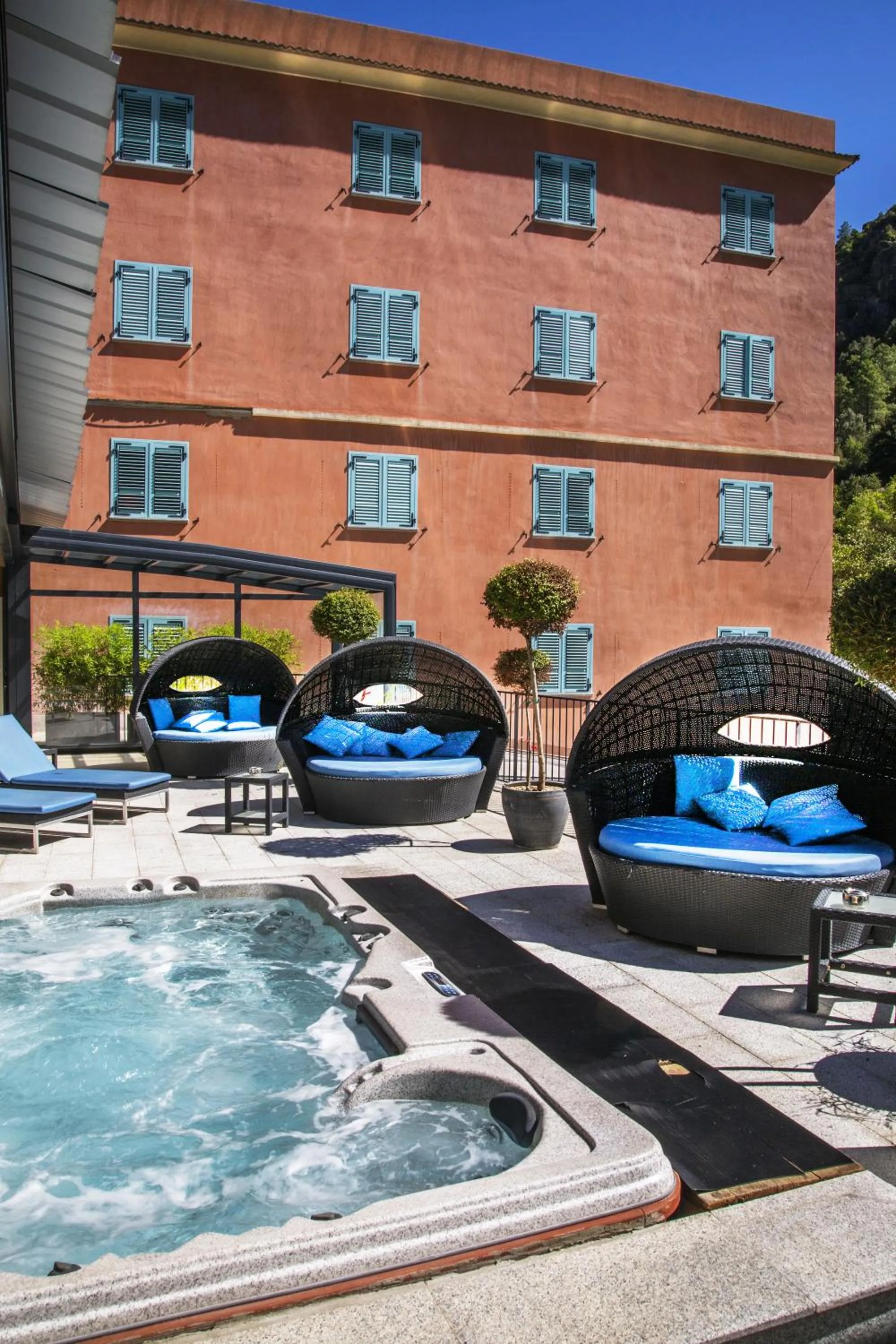 Property building in Les Jardins De La Glacière