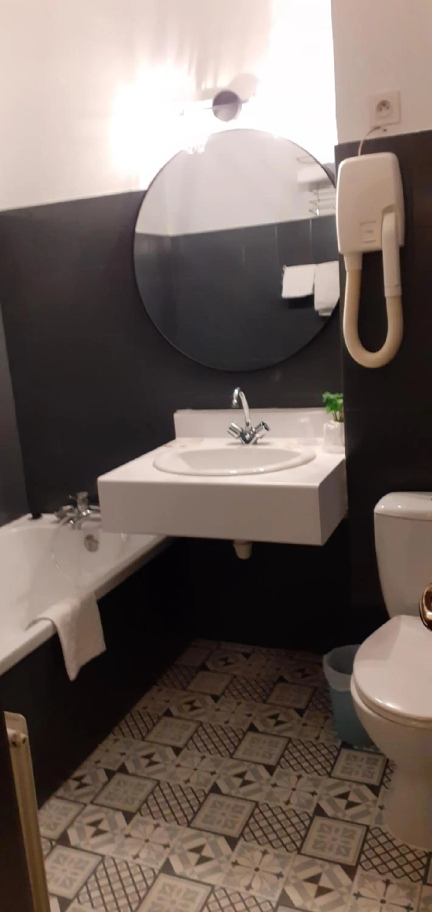 Bathroom in Hôtel Athéna