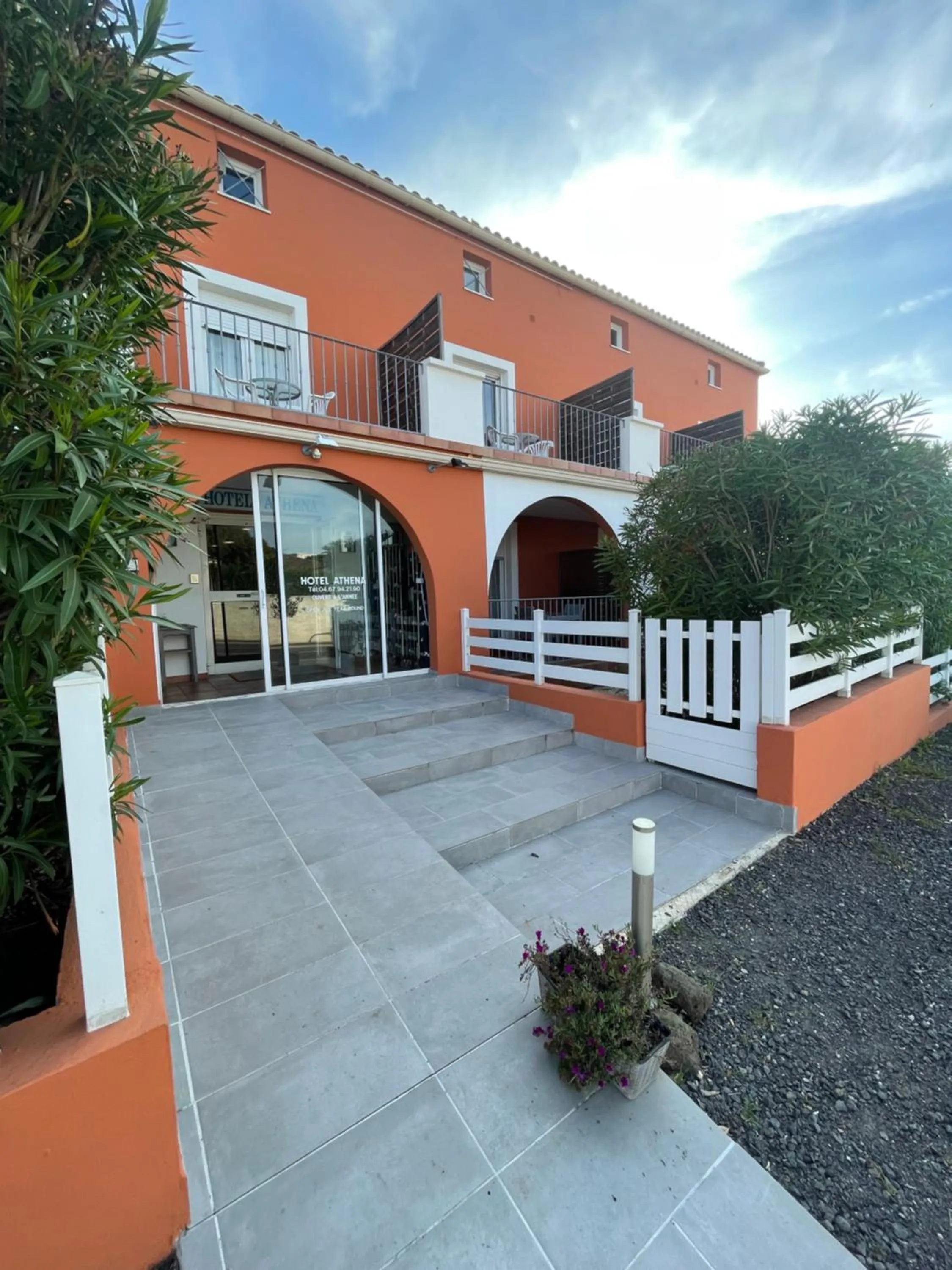 Facade/entrance in Hôtel Athéna
