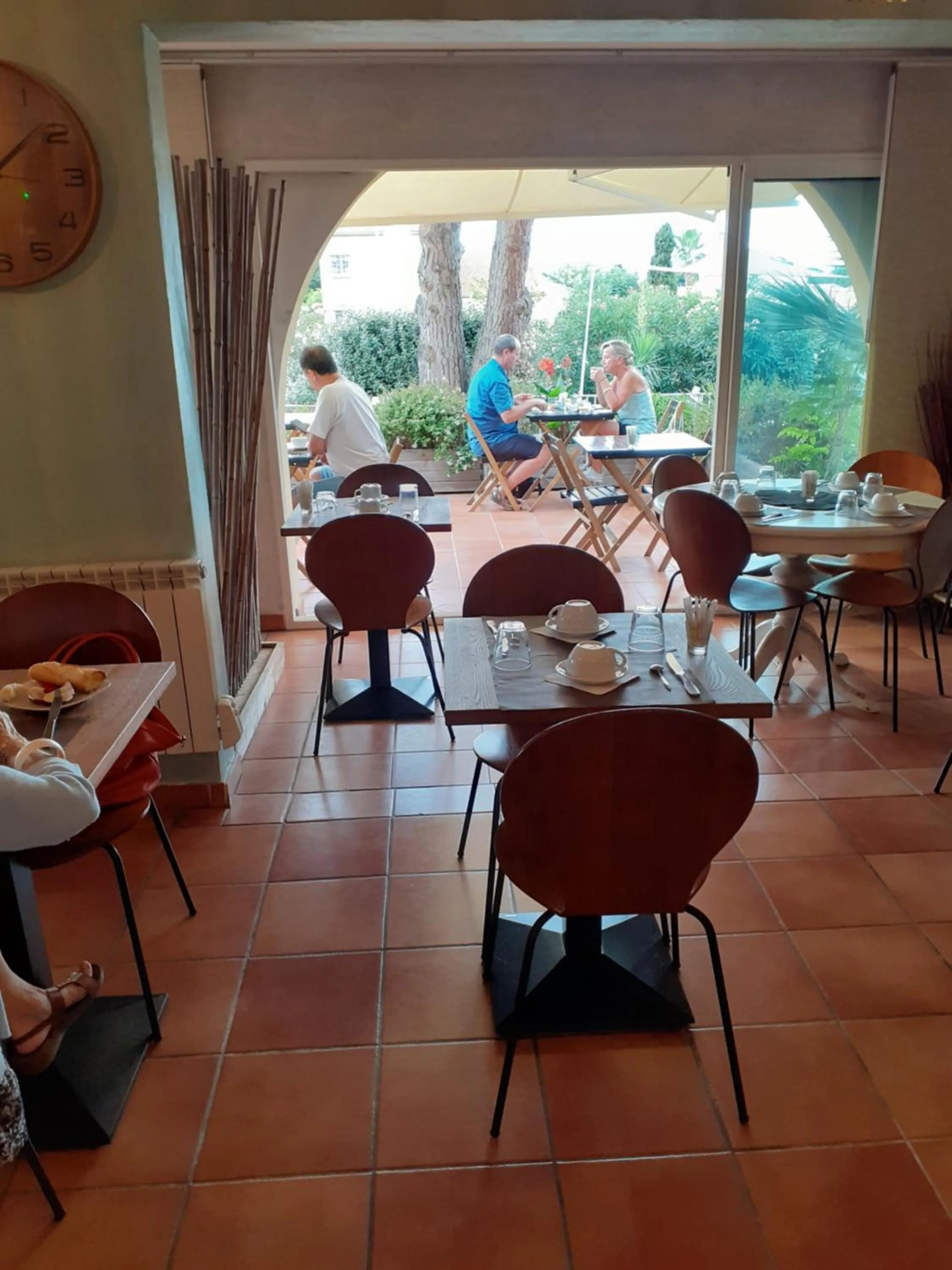 Dining area in Hôtel Athéna