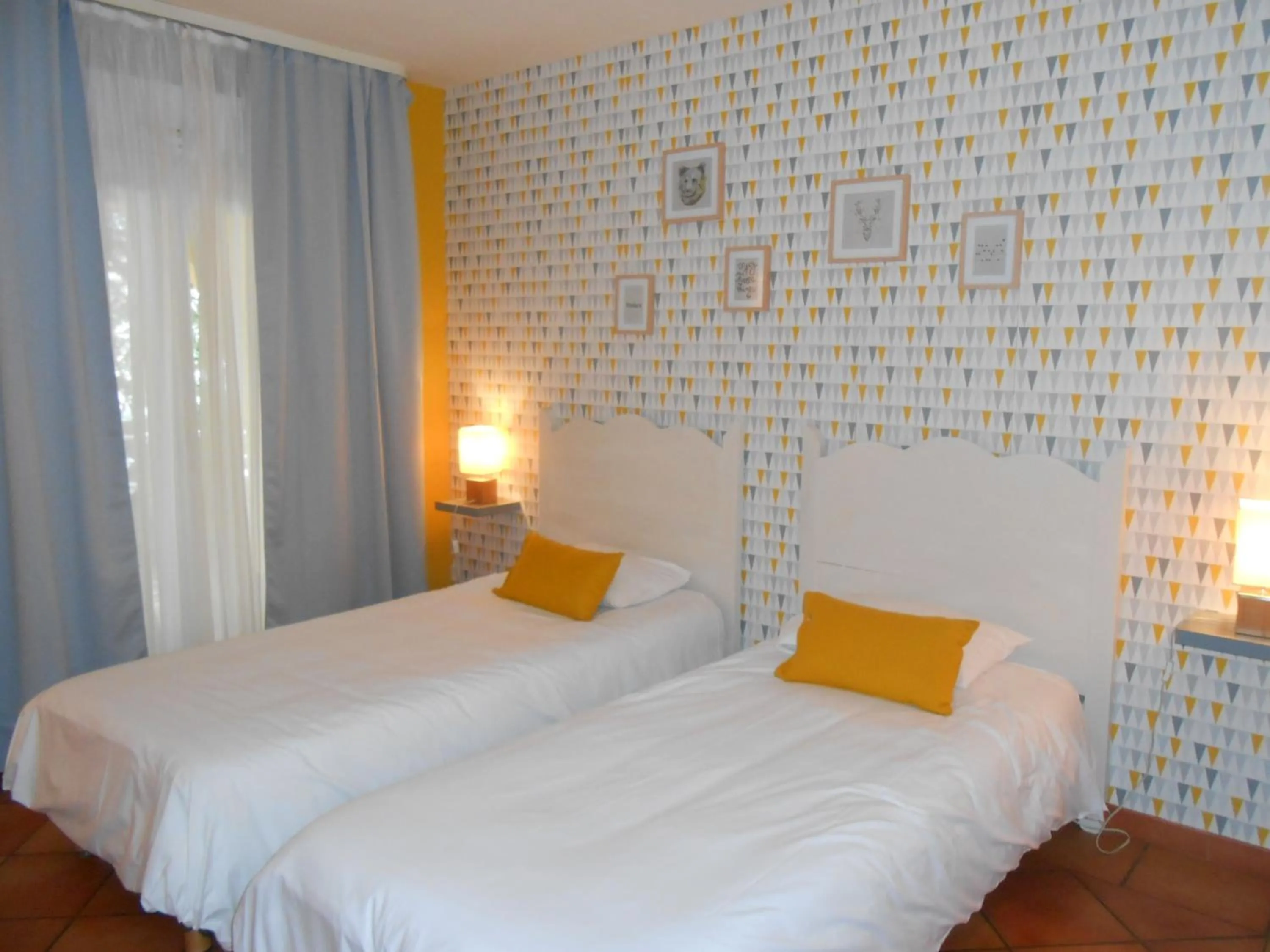 Photo of the whole room, Bed in Hôtel Athéna