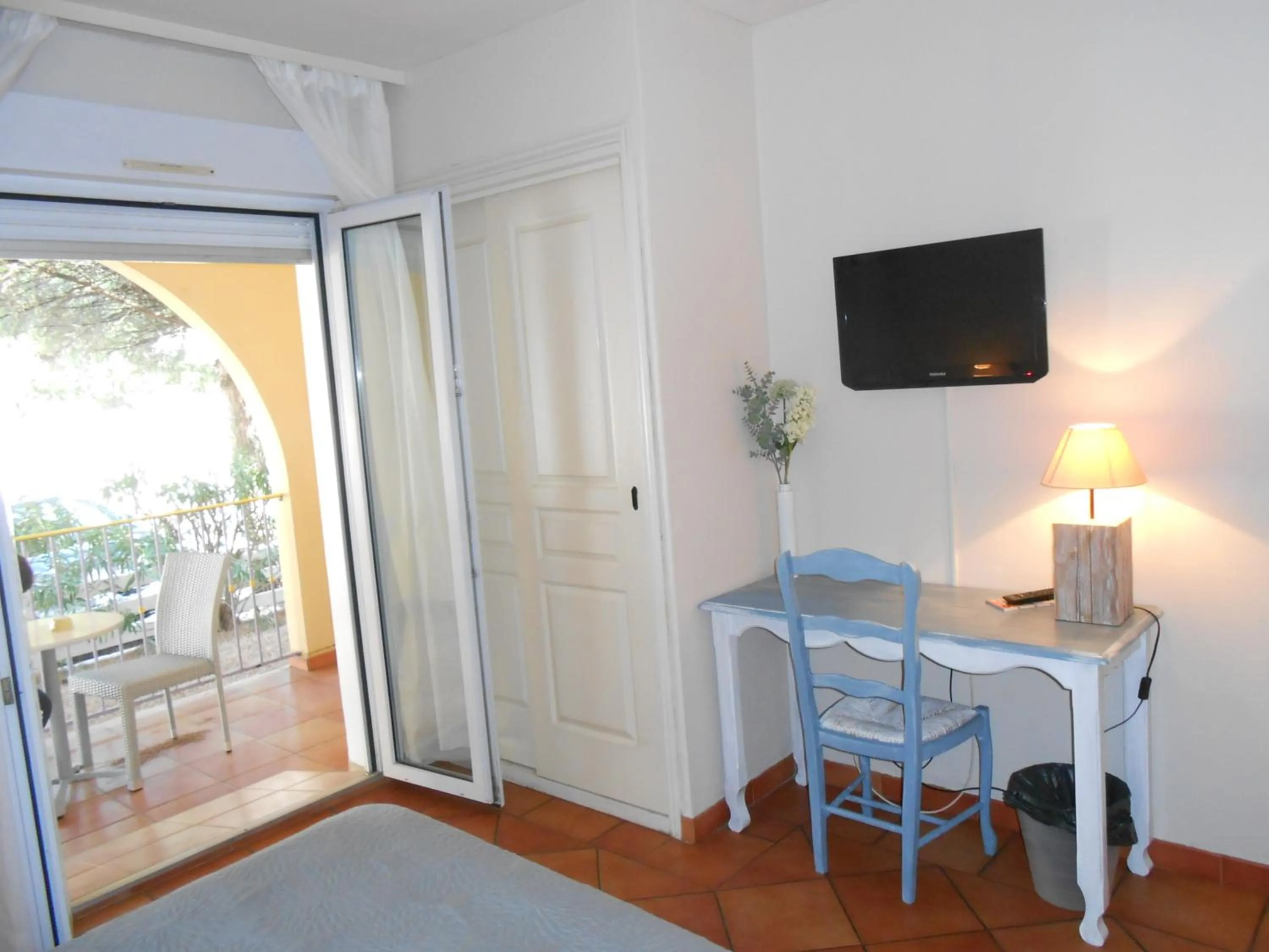 Day in Hôtel Athéna