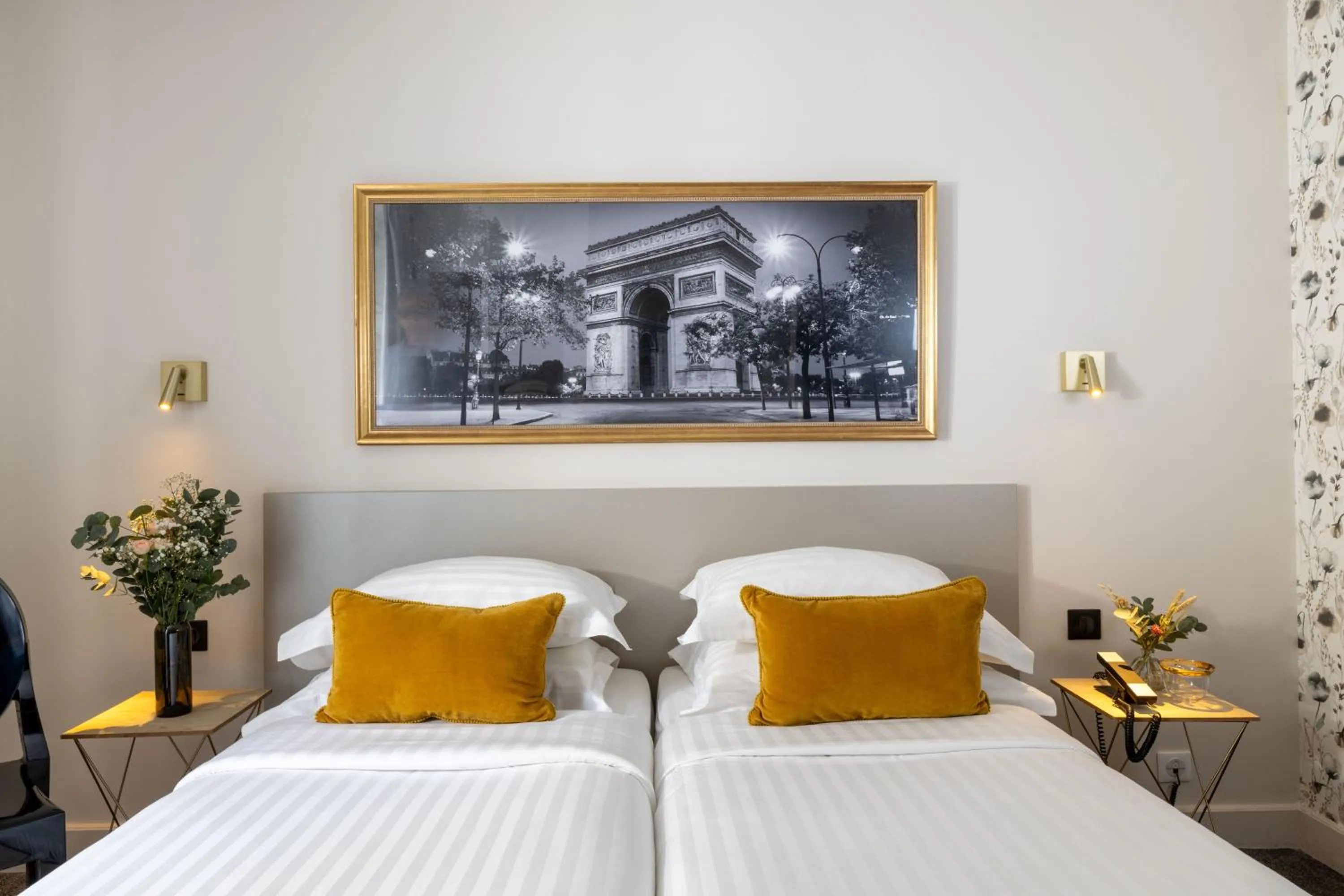 Photo of the whole room, Bed in Villa des Ambassadeurs