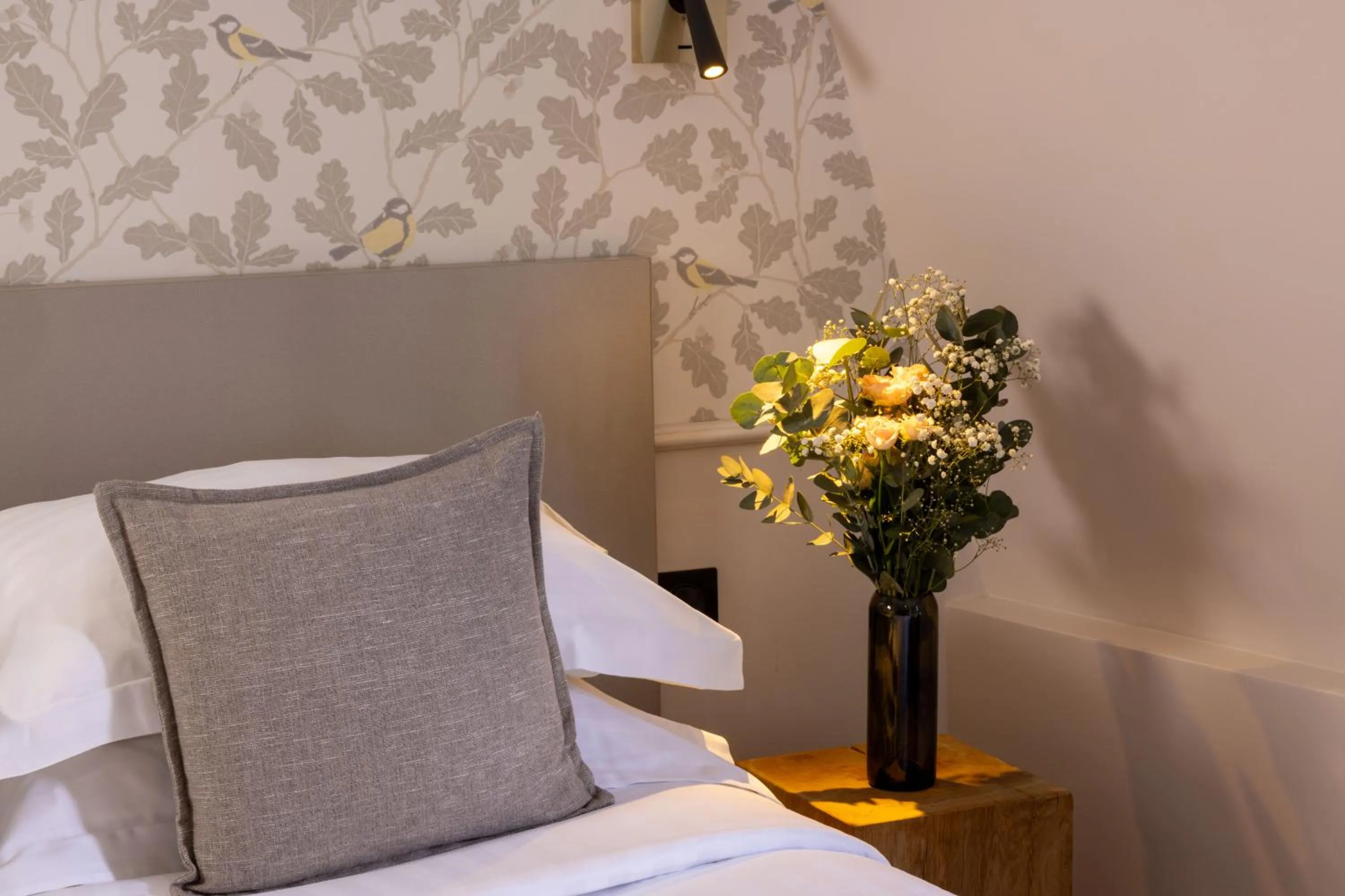 Decorative detail, Bed in Villa des Ambassadeurs