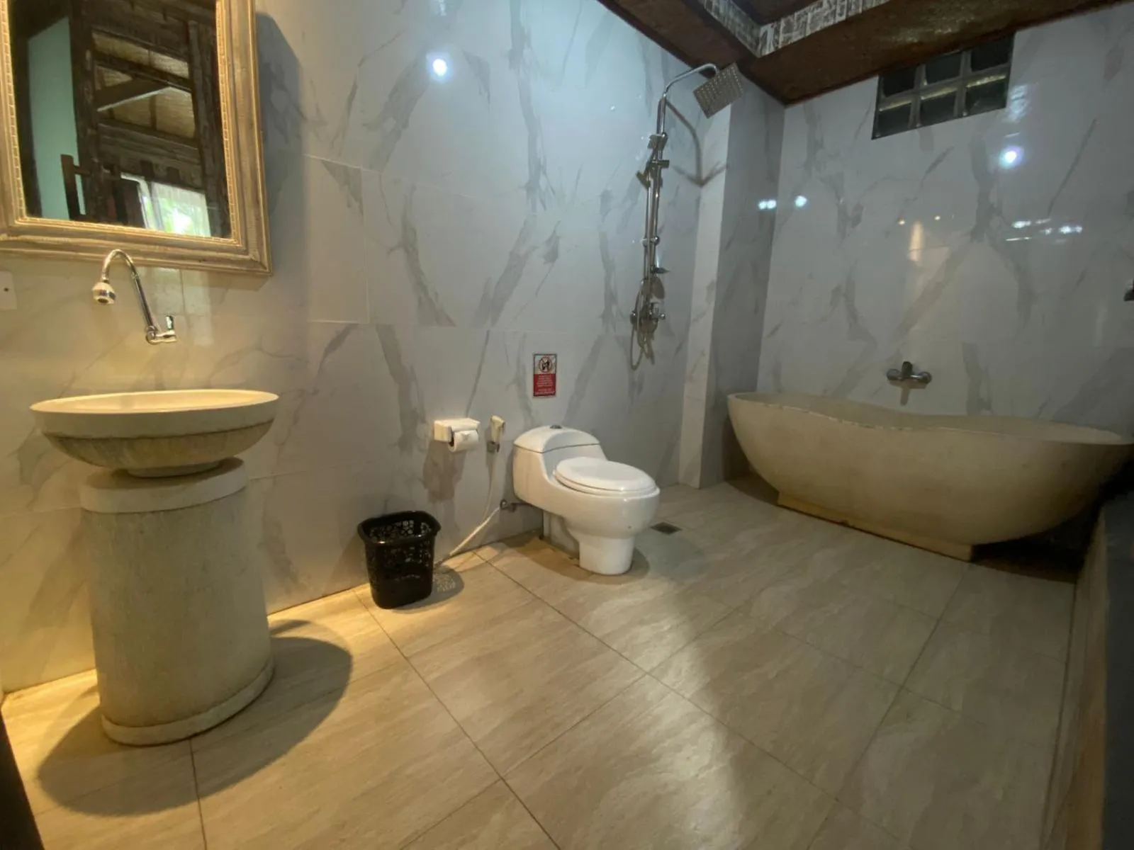 Bathroom in Royal JJ Ubud Resort & Spa