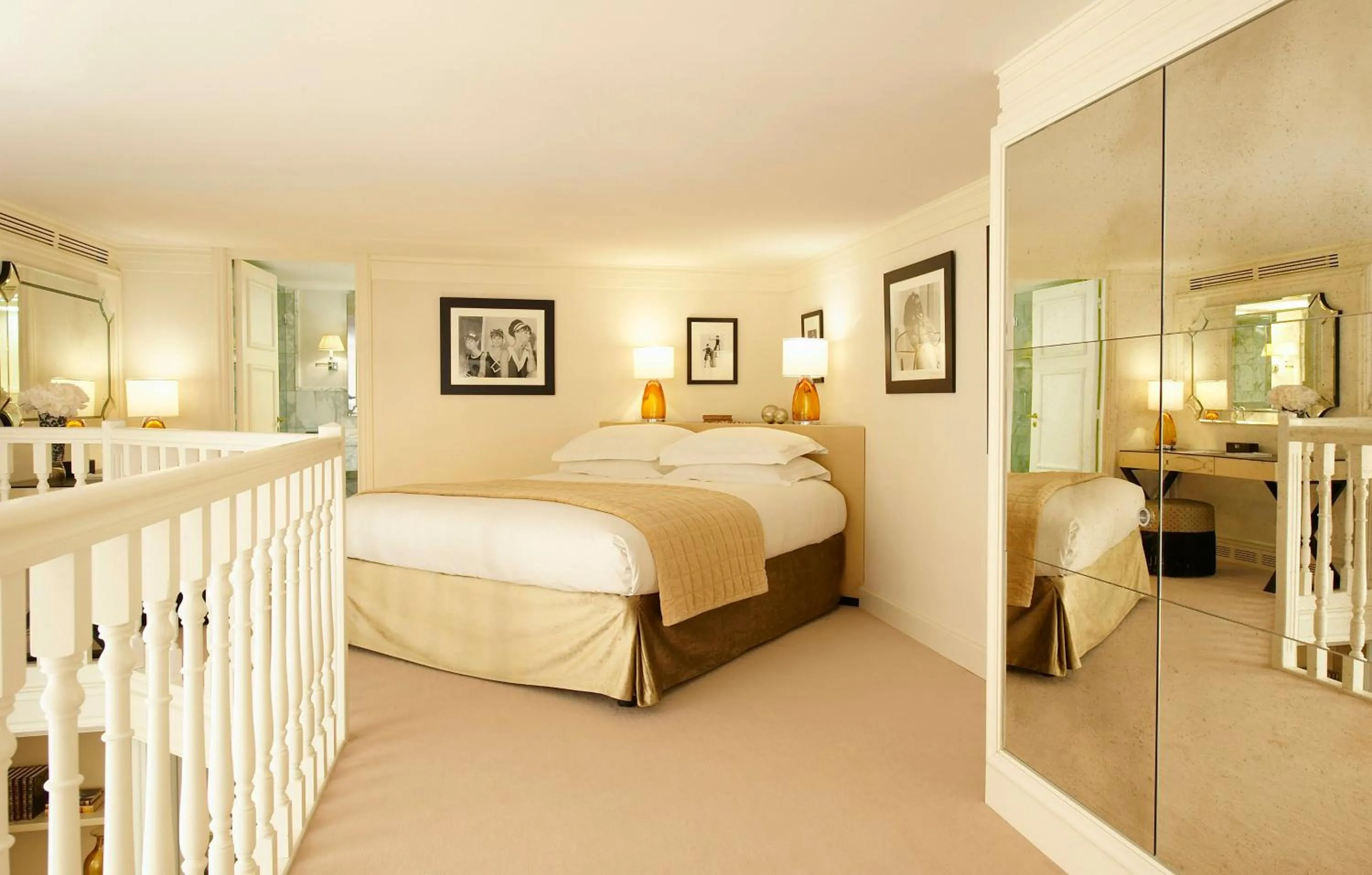 Photo of the whole room, Bed in Castille Paris – Starhotels Collezione