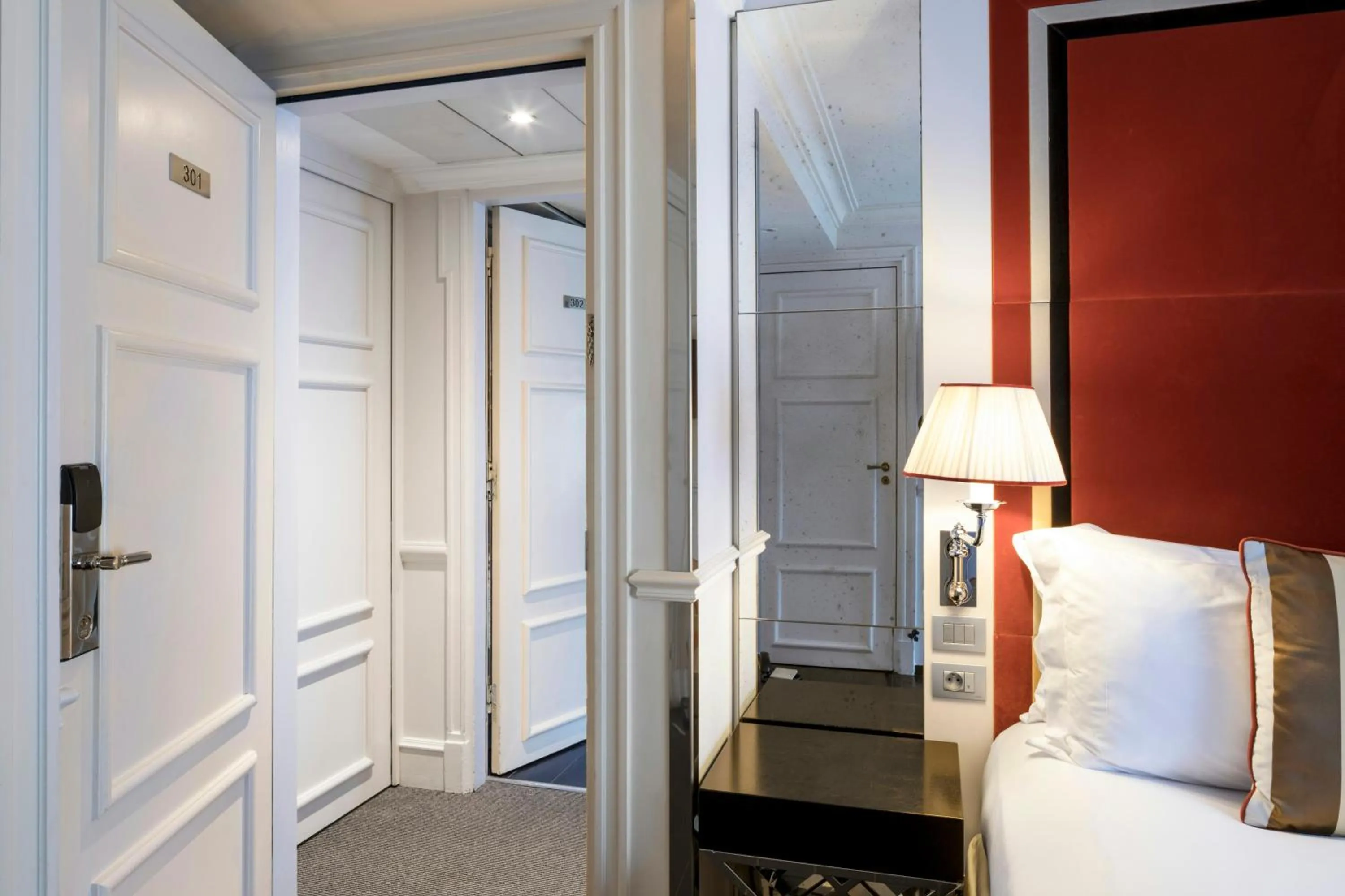 Bedroom, Bed in Castille Paris – Starhotels Collezione