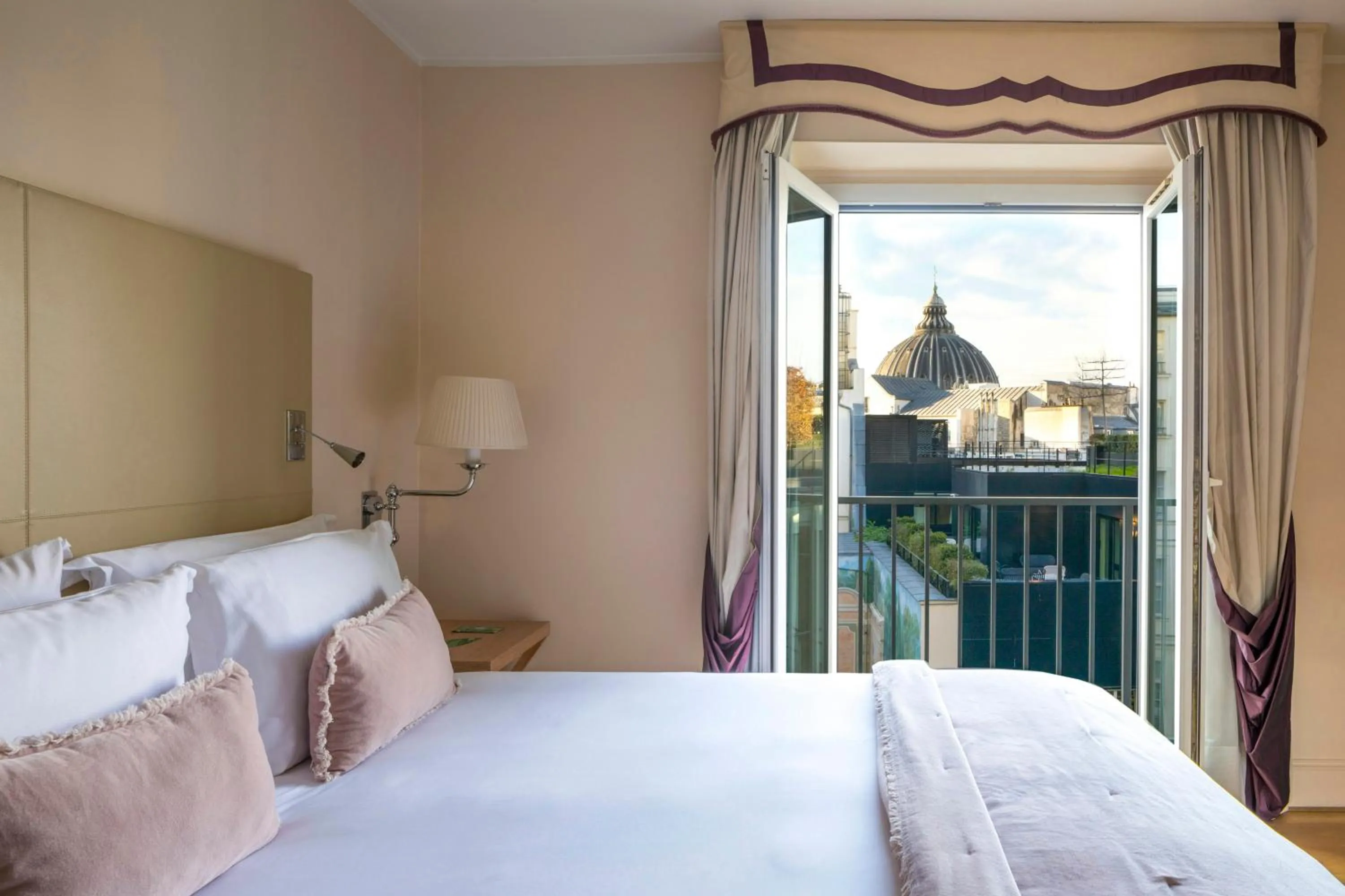 Bedroom, Bed in Castille Paris – Starhotels Collezione