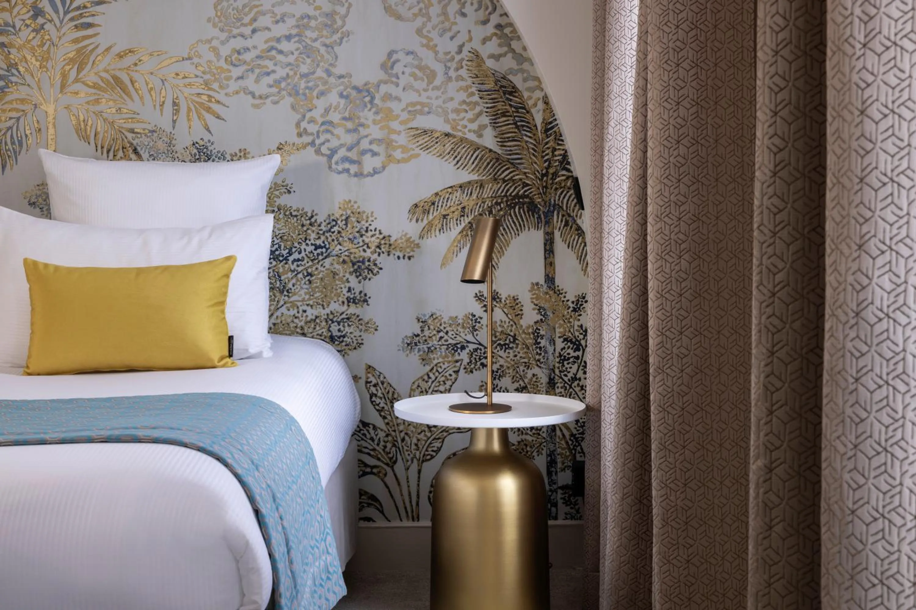 Bed in Hotel Elysées Bassano