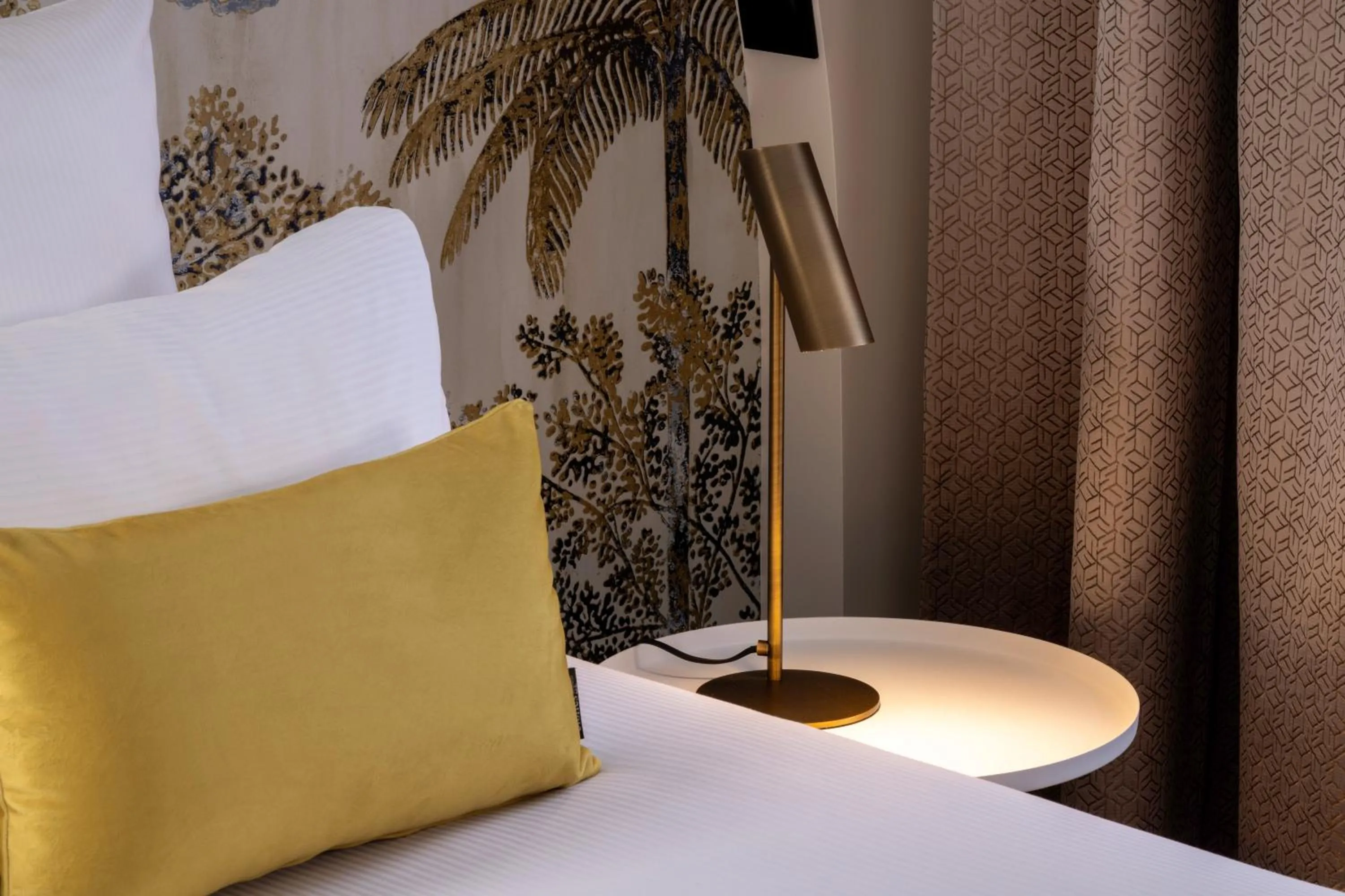 Bedroom, Bed in Hotel Elysées Bassano