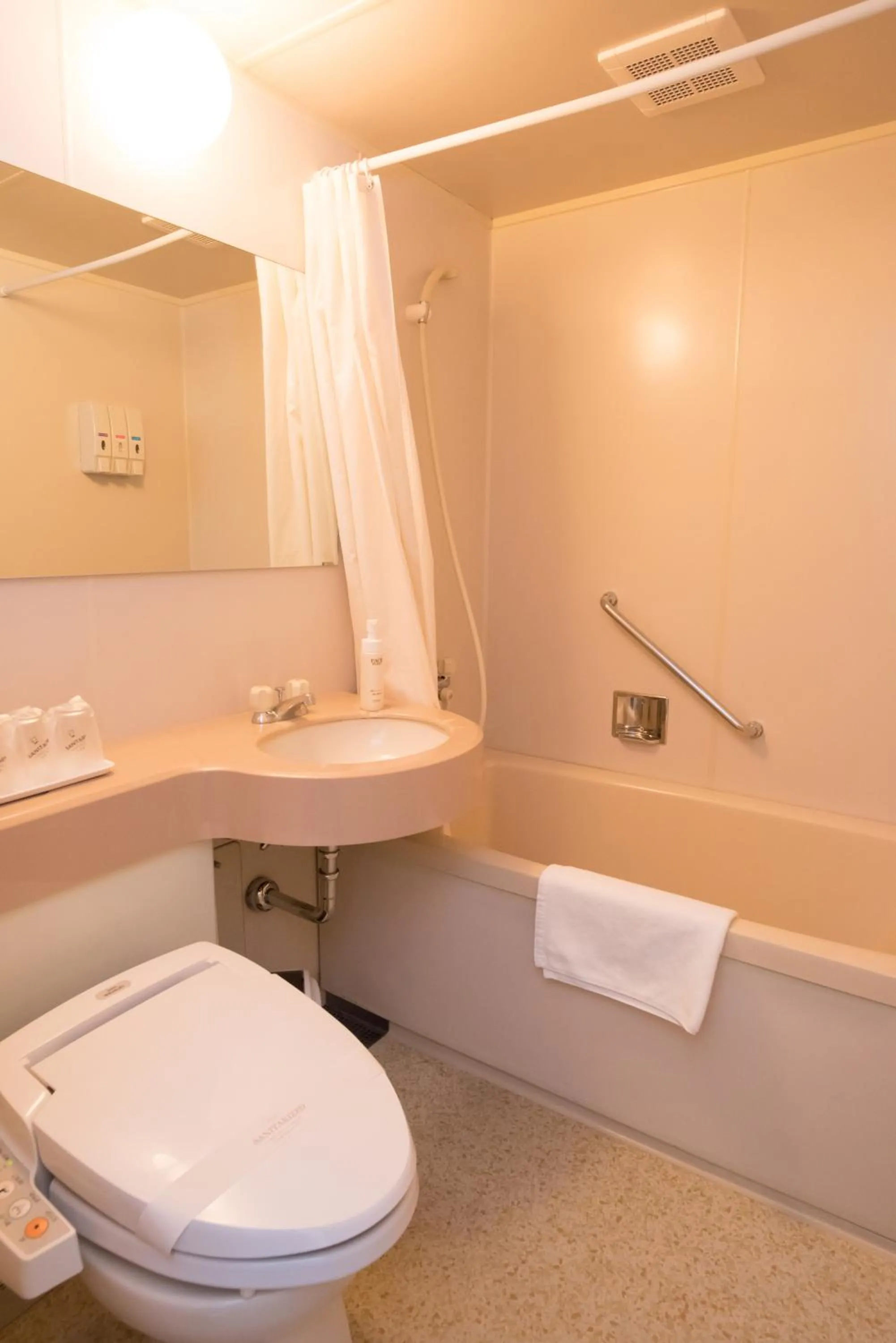 Shower in Crown Hotel Okinawa