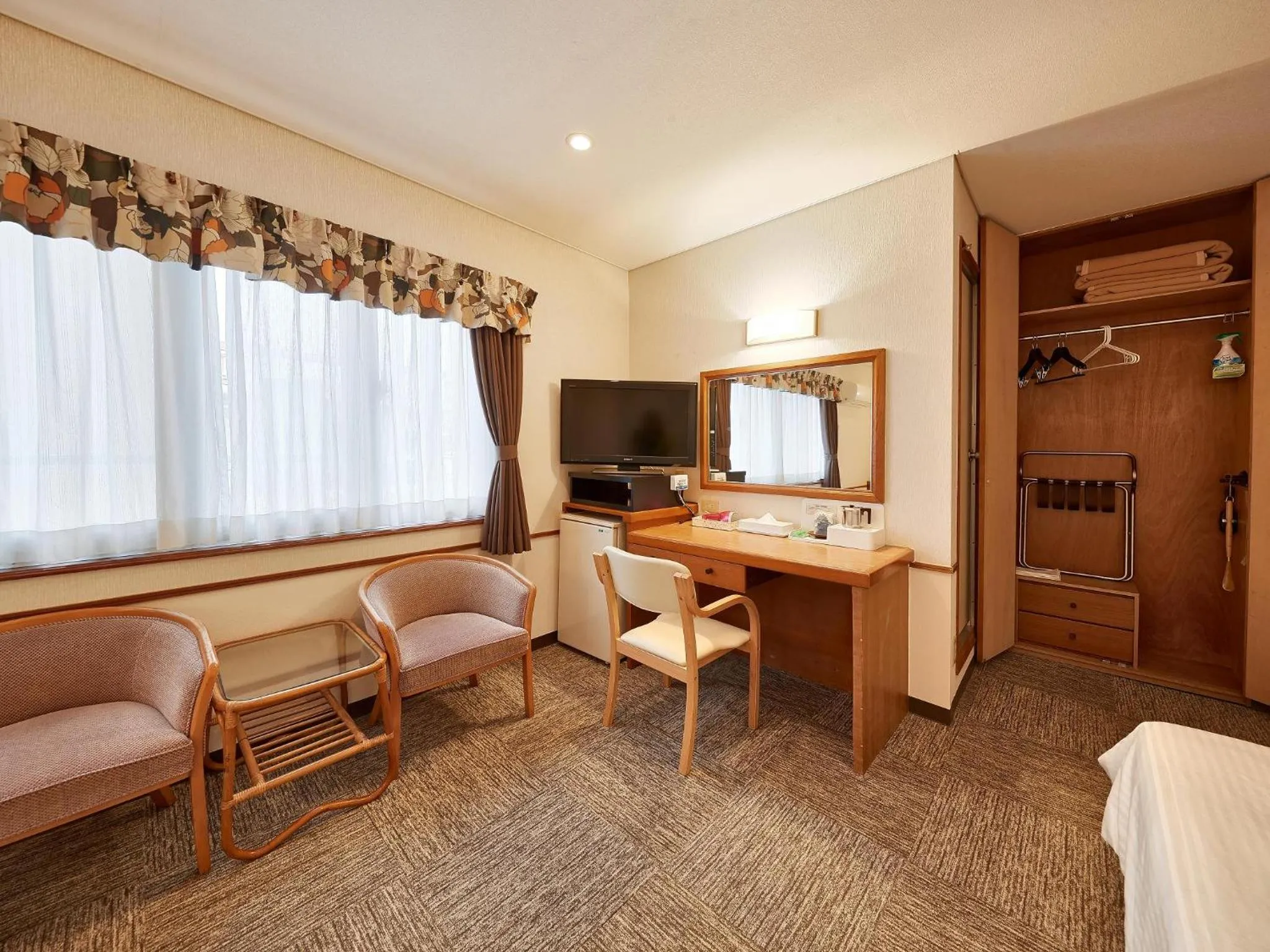 TV and multimedia in Crown Hotel Okinawa