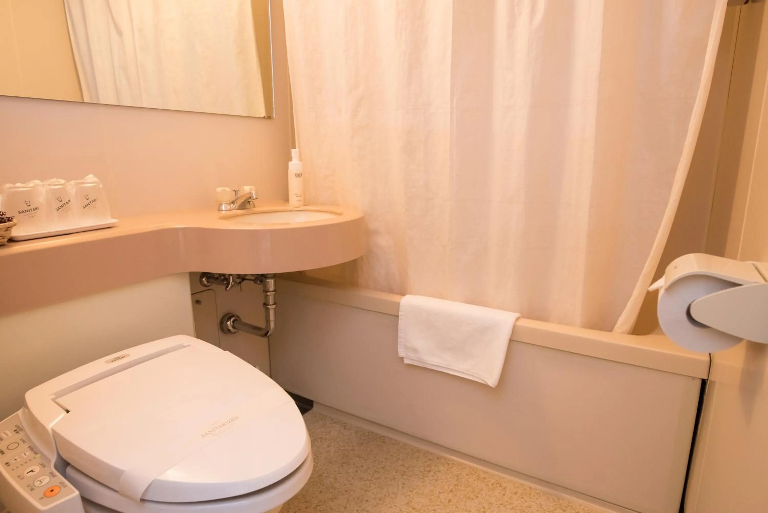 Shower in Crown Hotel Okinawa