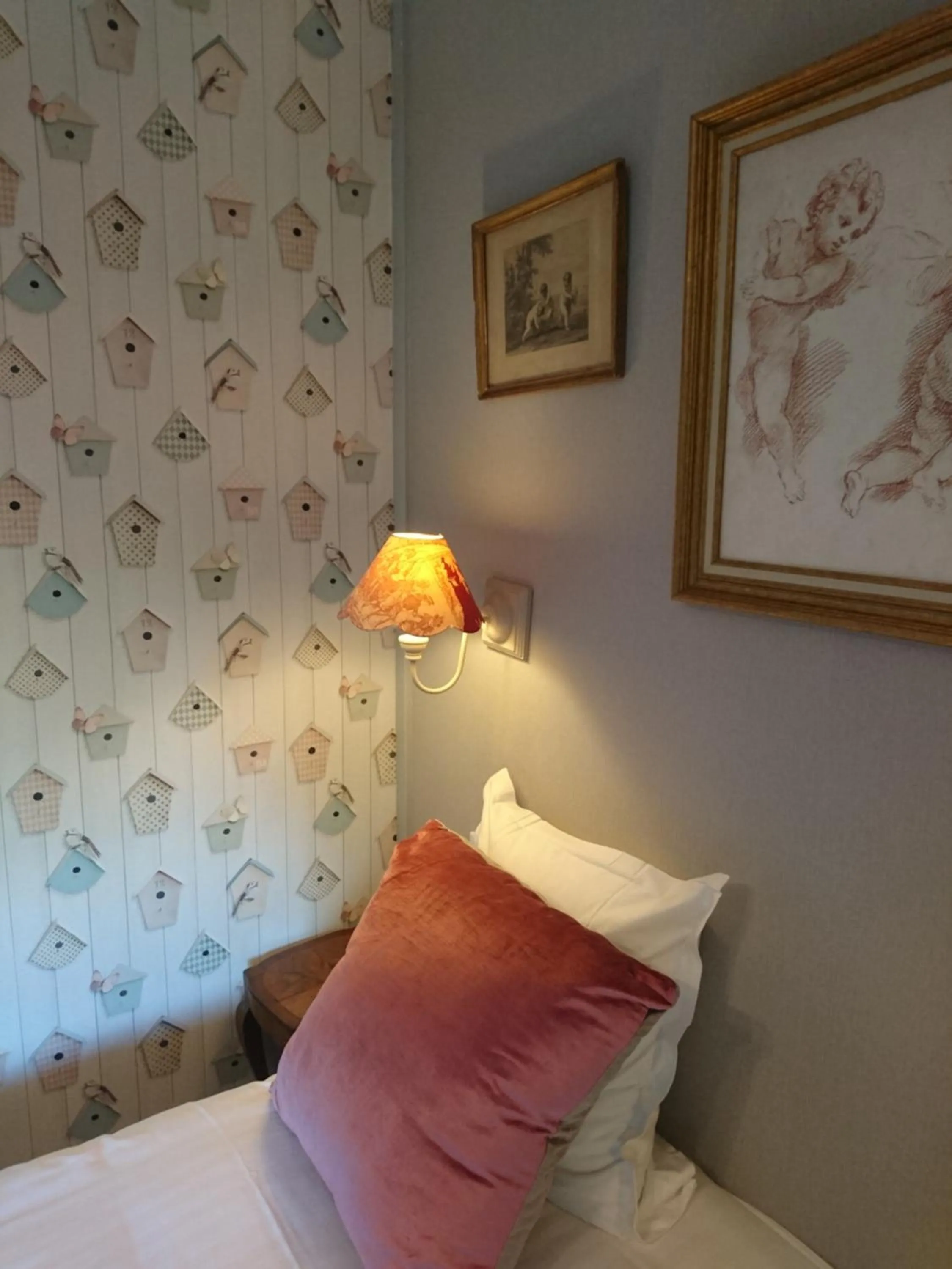 Decorative detail, Bed in Logis Hotel Villa Marjane